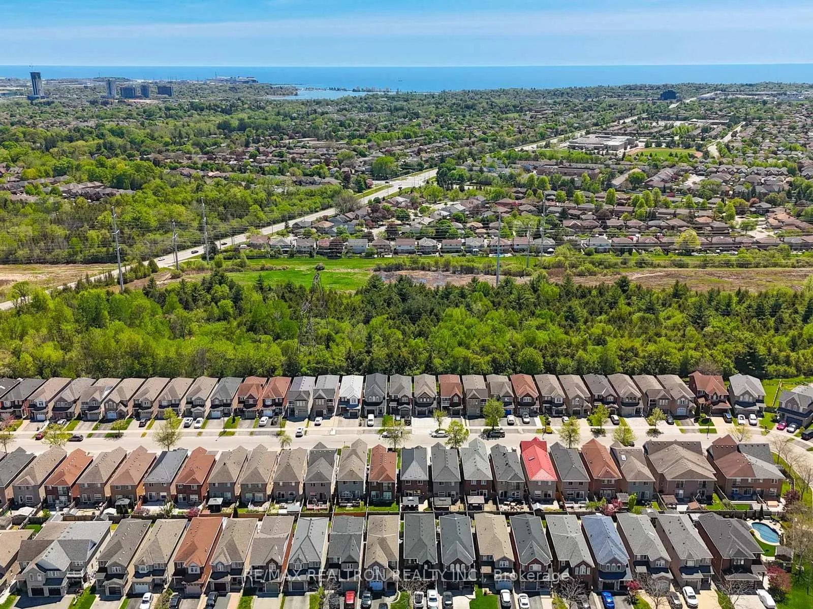 Photo 36 of 664 Sunbird Trail, Pickering, Amberlea — HOMEH