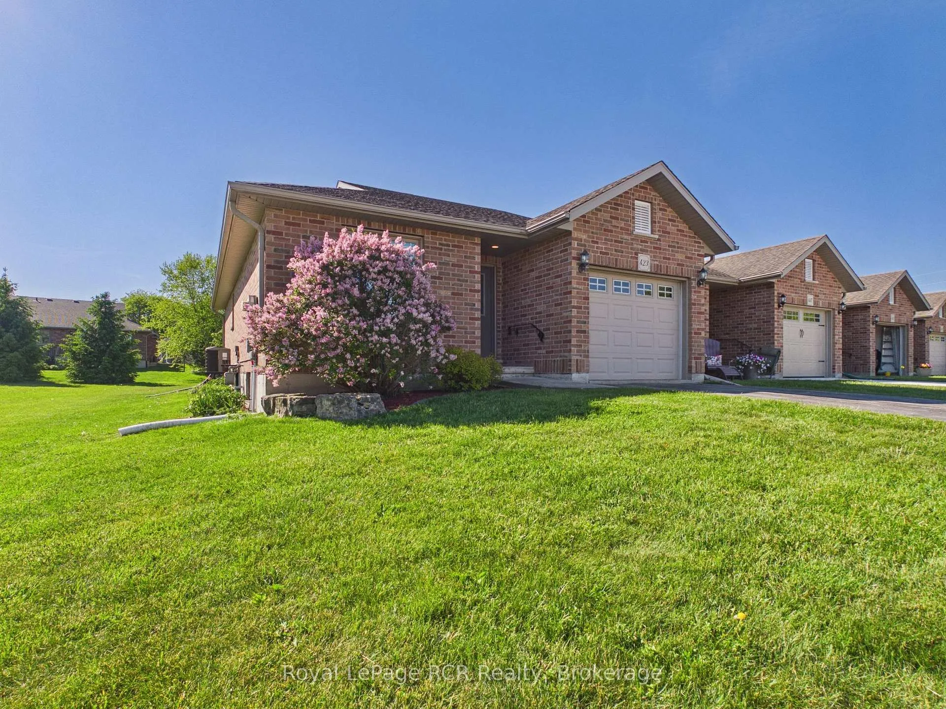 Photo 2 of 423 Catherine Street, North Huron, Wingham — HOMEH