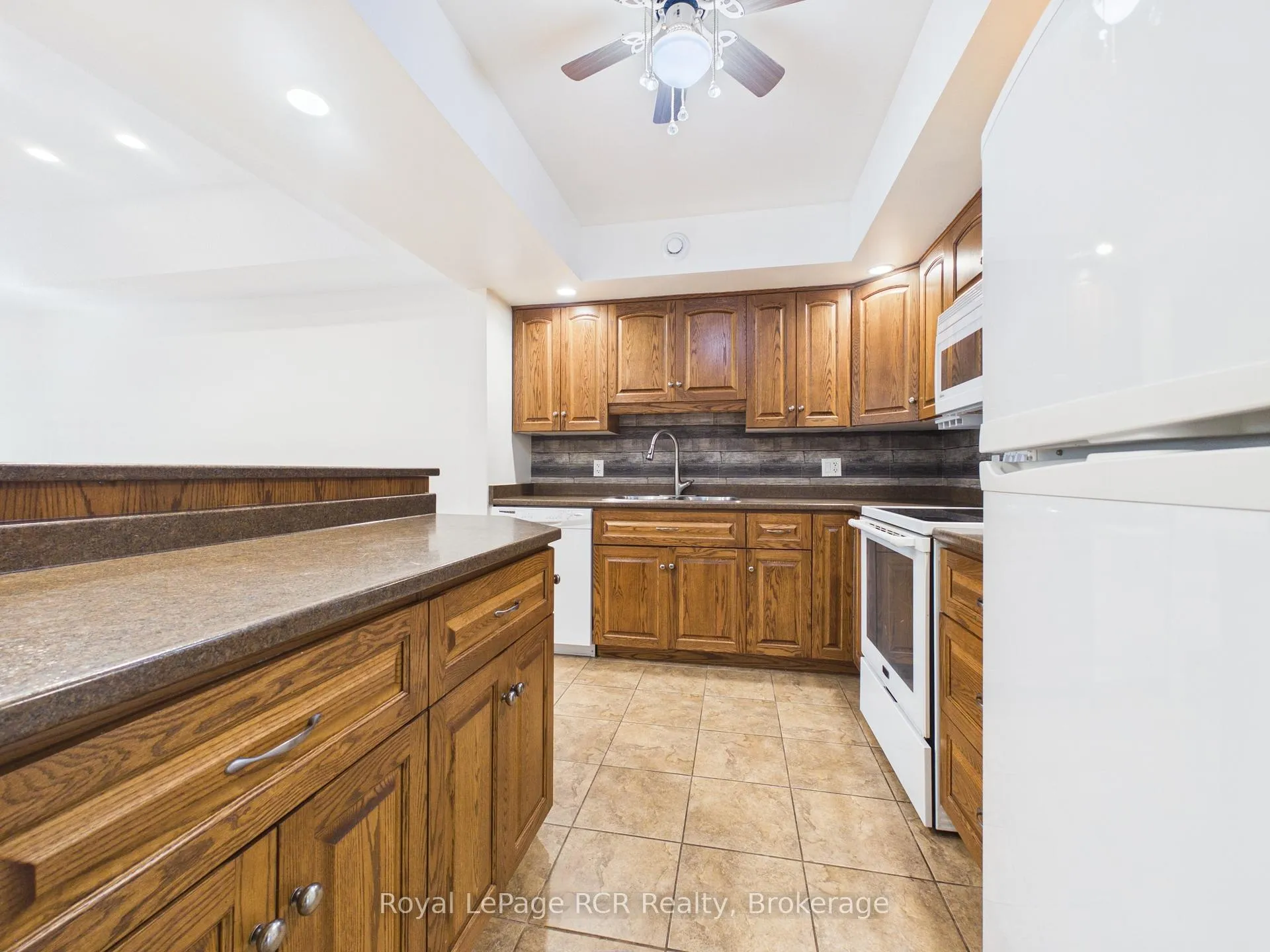 Photo 10 of 423 Catherine Street, North Huron, Wingham — HOMEH