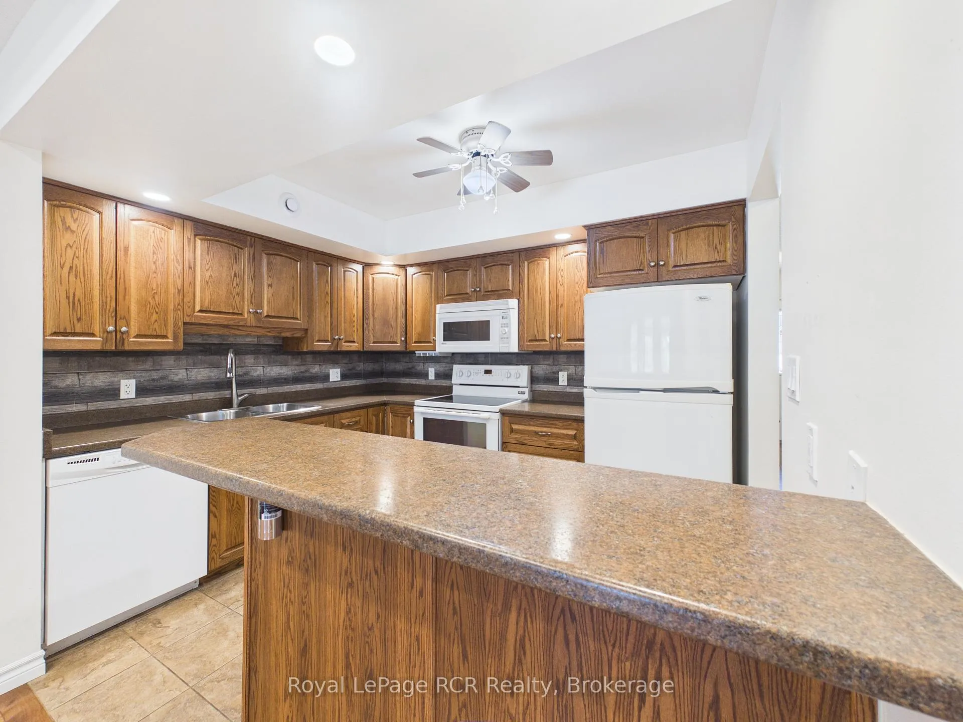 Photo 11 of 423 Catherine Street, North Huron, Wingham — HOMEH
