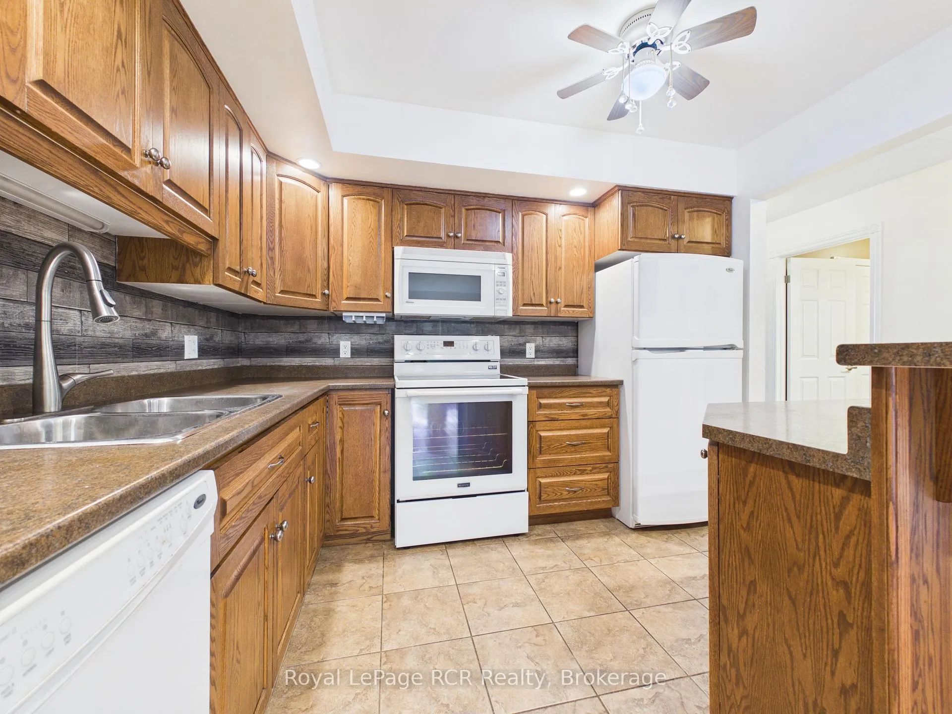 Photo 12 of 423 Catherine Street, North Huron, Wingham — HOMEH