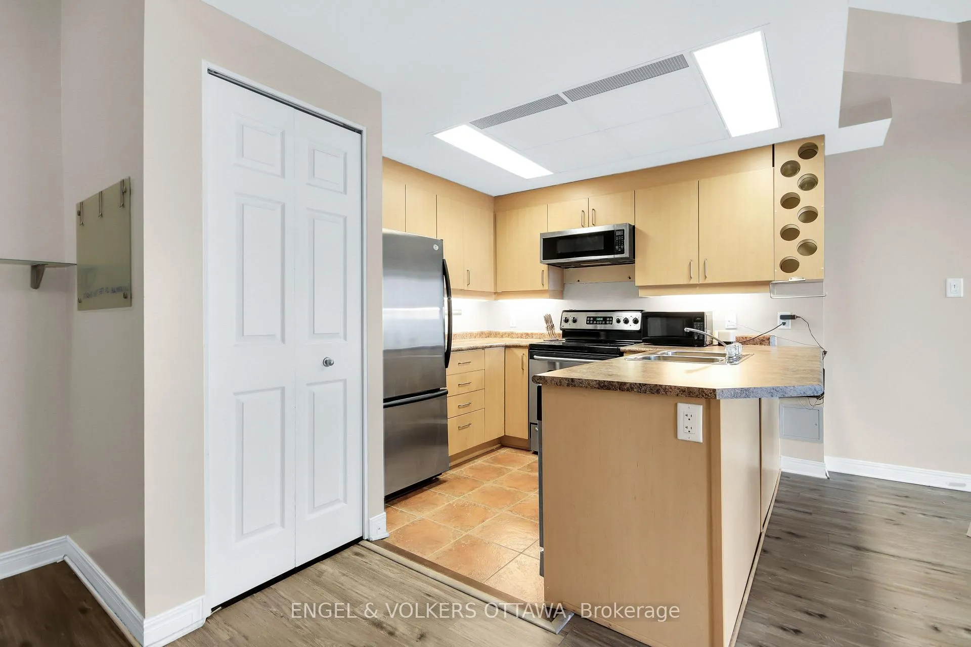 Photo 7 of Unit 607, 134 York Street, Ottawa, Lower Town/Byward Market — HOMEH