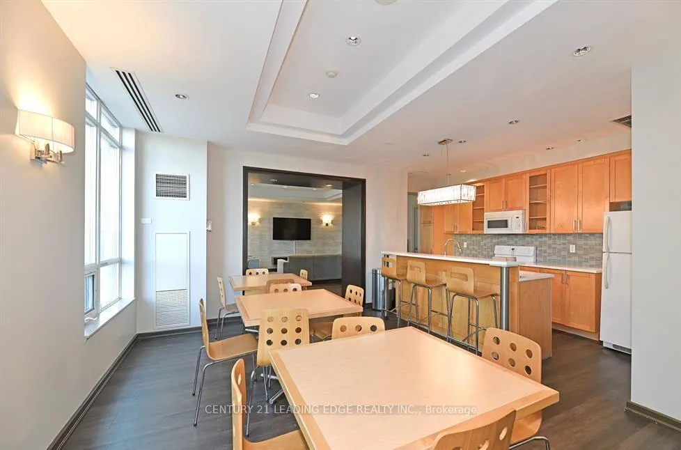 Photo 6 of Unit 1012, 212 Eglinton Avenue E, Toronto, Mount Pleasant West — HOMEH