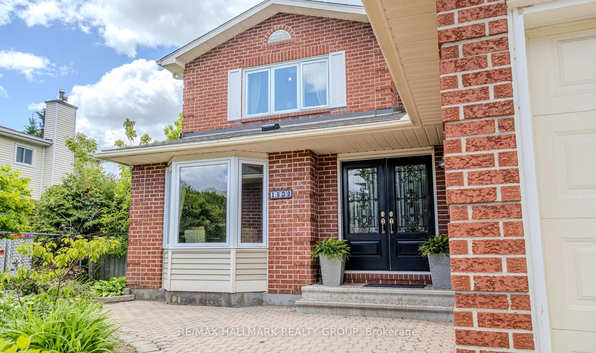 Photo 4 of 1808 Robinwood Place, Ottawa, Chapel Hill — HOMEH