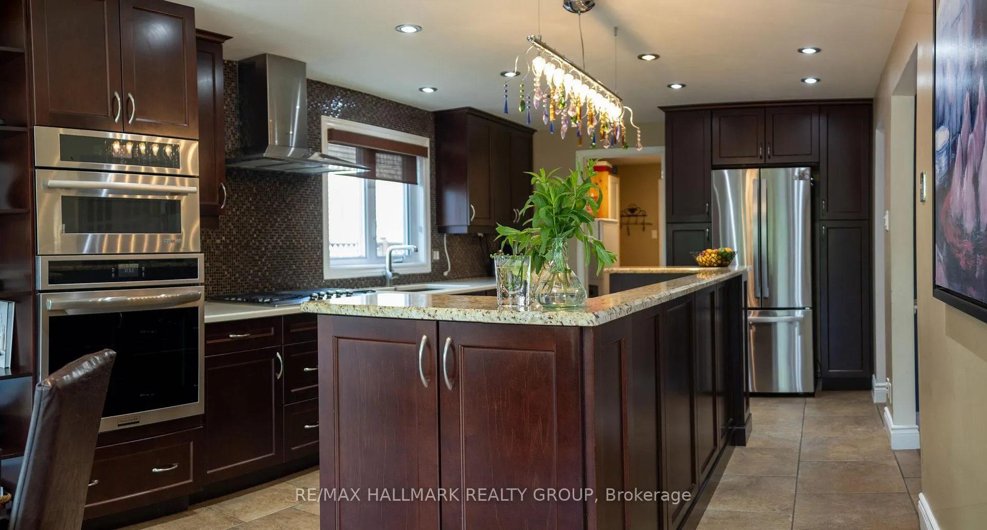 Photo 8 of 1808 Robinwood Place, Ottawa, Chapel Hill — HOMEH
