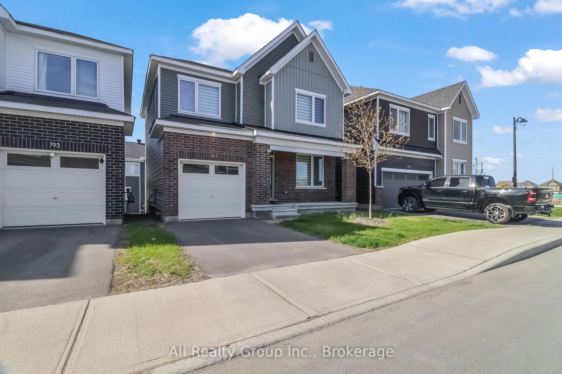 Photo 2 of 797 Eminence Street, Ottawa, Barrhaven - Half Moon Bay — HOMEH