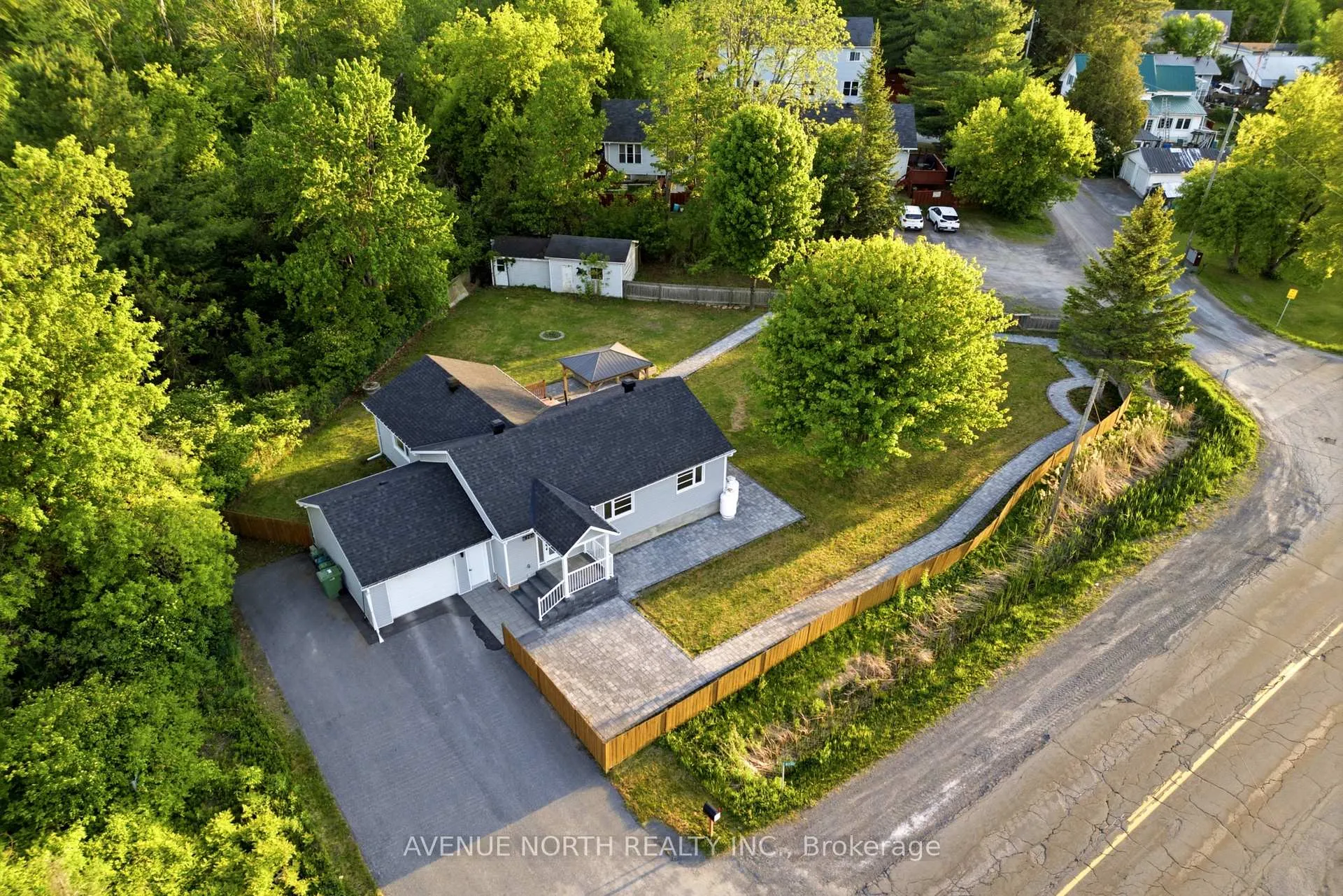 Photo 2 of 6200 Russell Road, Ottawa, Carlsbad Springs — HOMEH