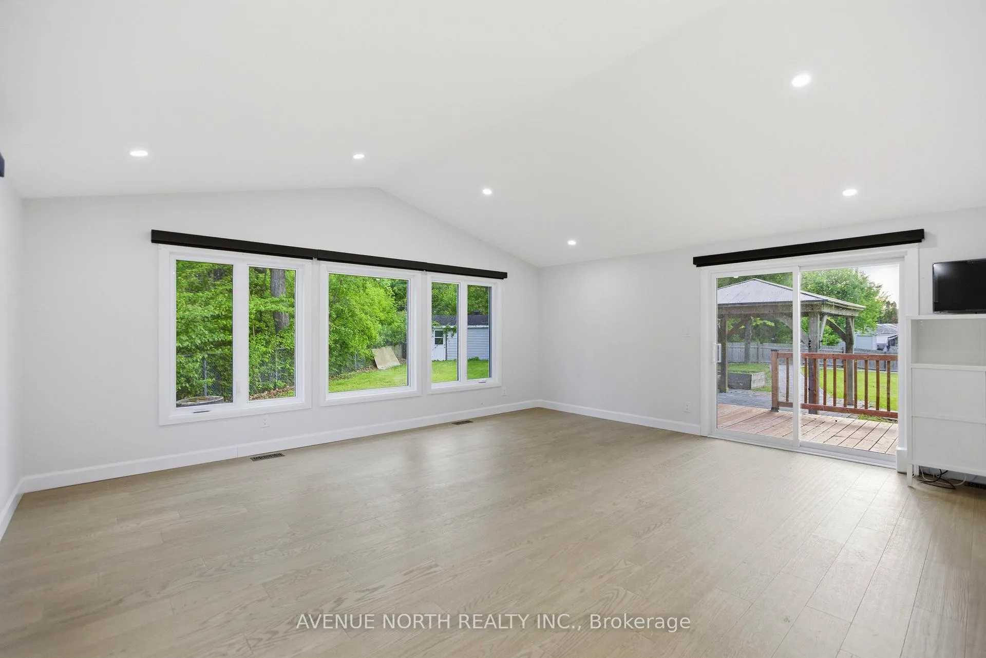 Photo 12 of 6200 Russell Road, Ottawa, Carlsbad Springs — HOMEH