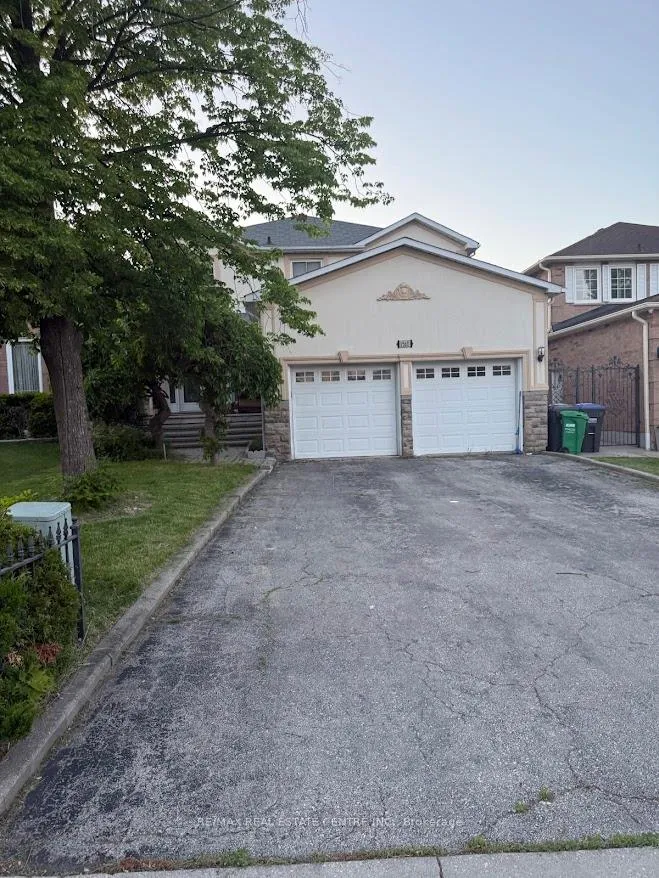 Photo 2 of 1561 Wintergrove Gardens, Mississauga, East Credit — HOMEH