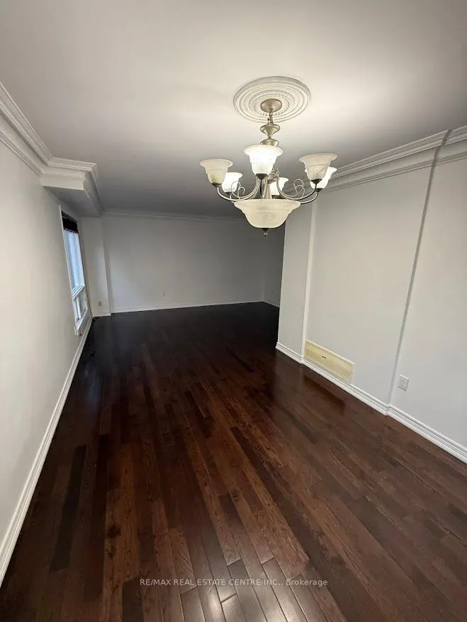 Photo 3 of 1561 Wintergrove Gardens, Mississauga, East Credit — HOMEH