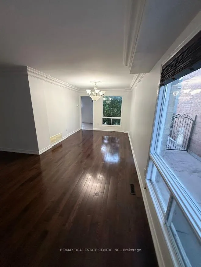 Photo 5 of 1561 Wintergrove Gardens, Mississauga, East Credit — HOMEH