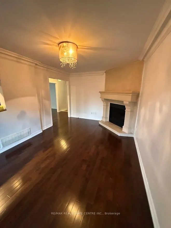 Photo 10 of 1561 Wintergrove Gardens, Mississauga, East Credit — HOMEH