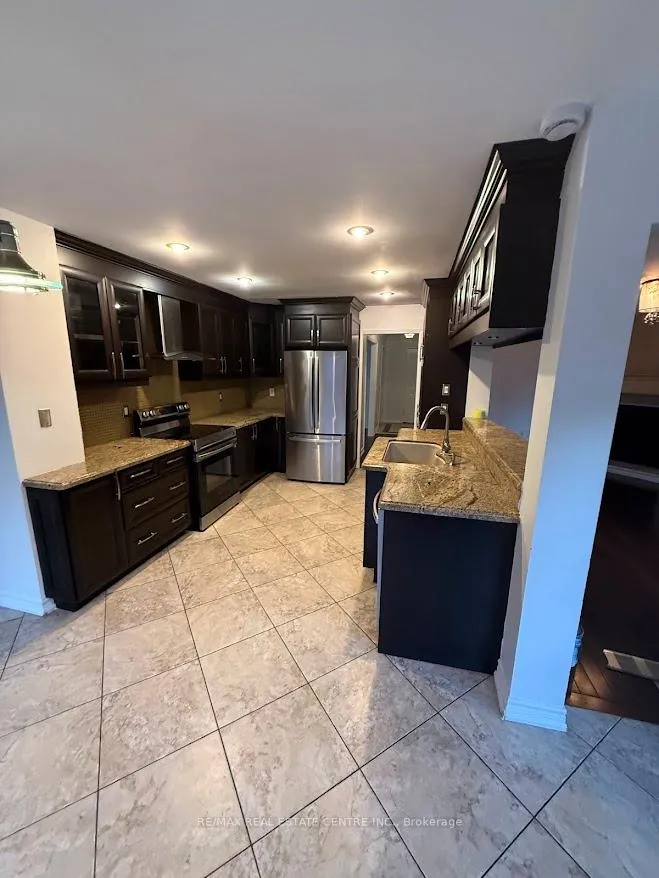 Photo 12 of 1561 Wintergrove Gardens, Mississauga, East Credit — HOMEH