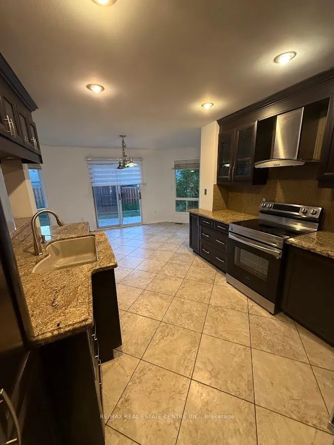 Photo 13 of 1561 Wintergrove Gardens, Mississauga, East Credit — HOMEH