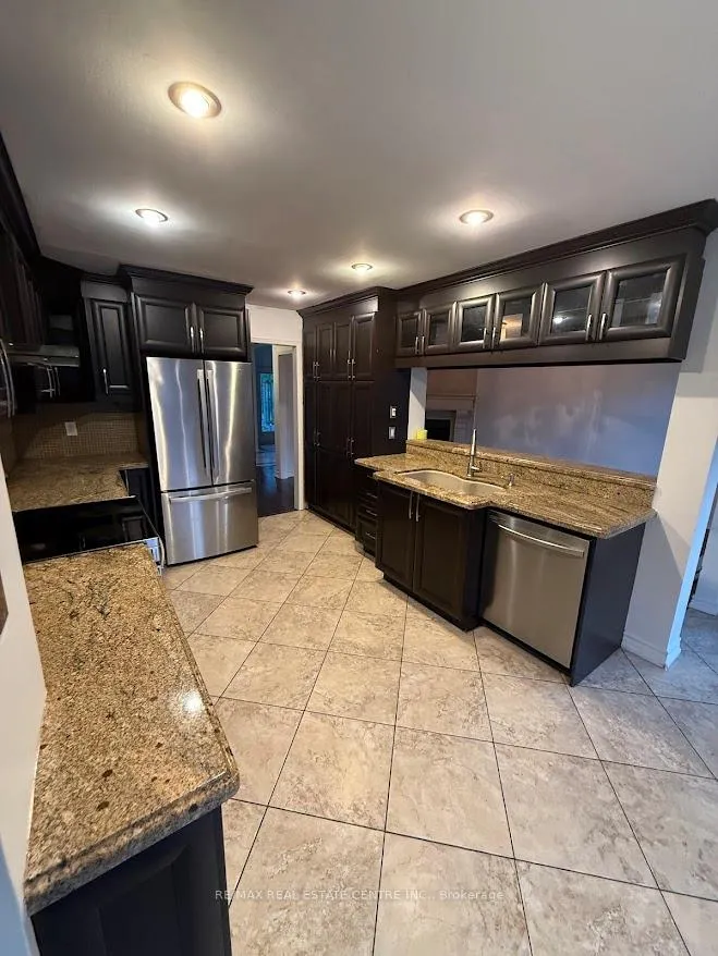 Photo 14 of 1561 Wintergrove Gardens, Mississauga, East Credit — HOMEH