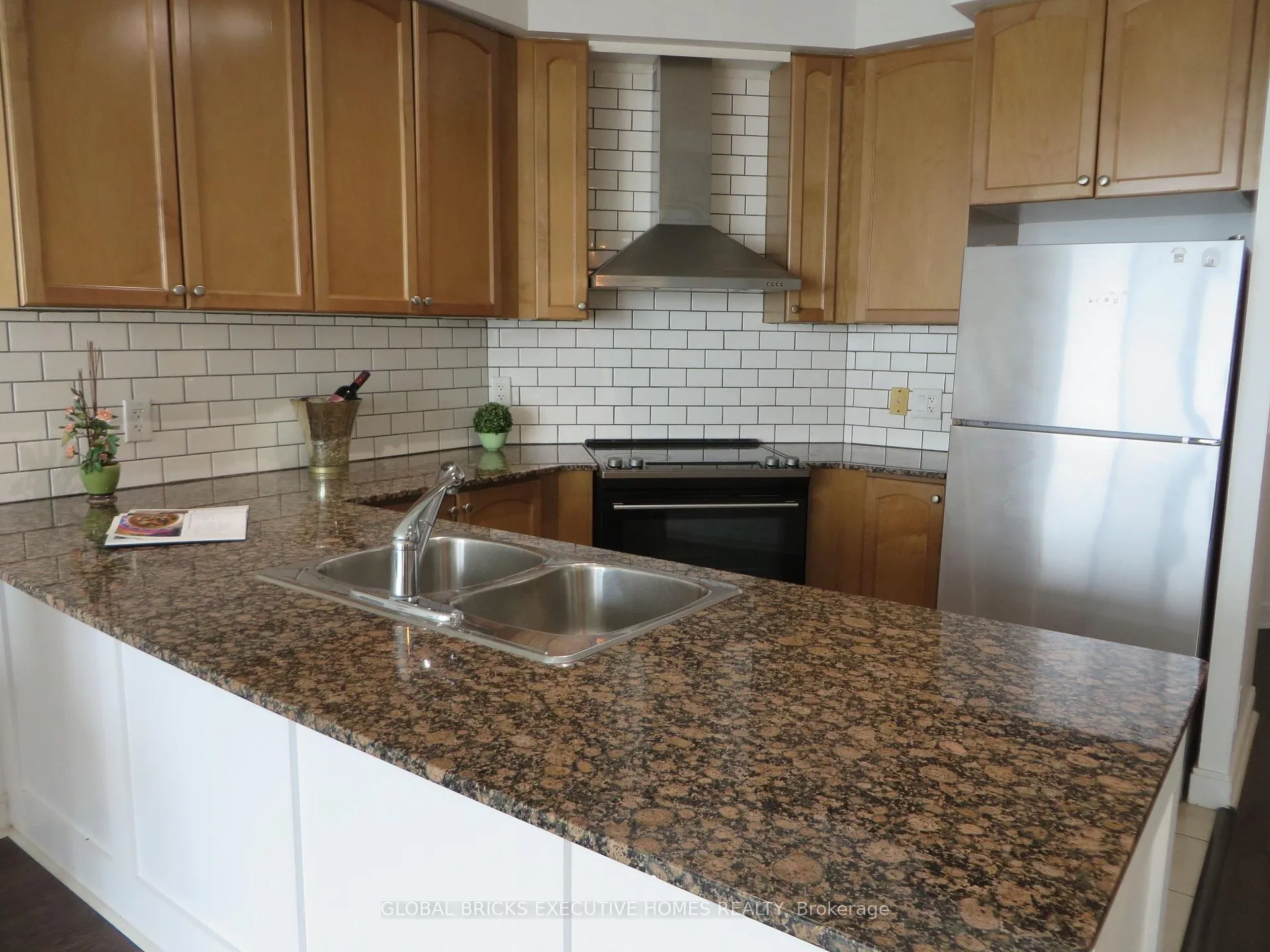 Photo 10 of Unit 2504, 80 Absolute Avenue, Mississauga, City Centre — HOMEH