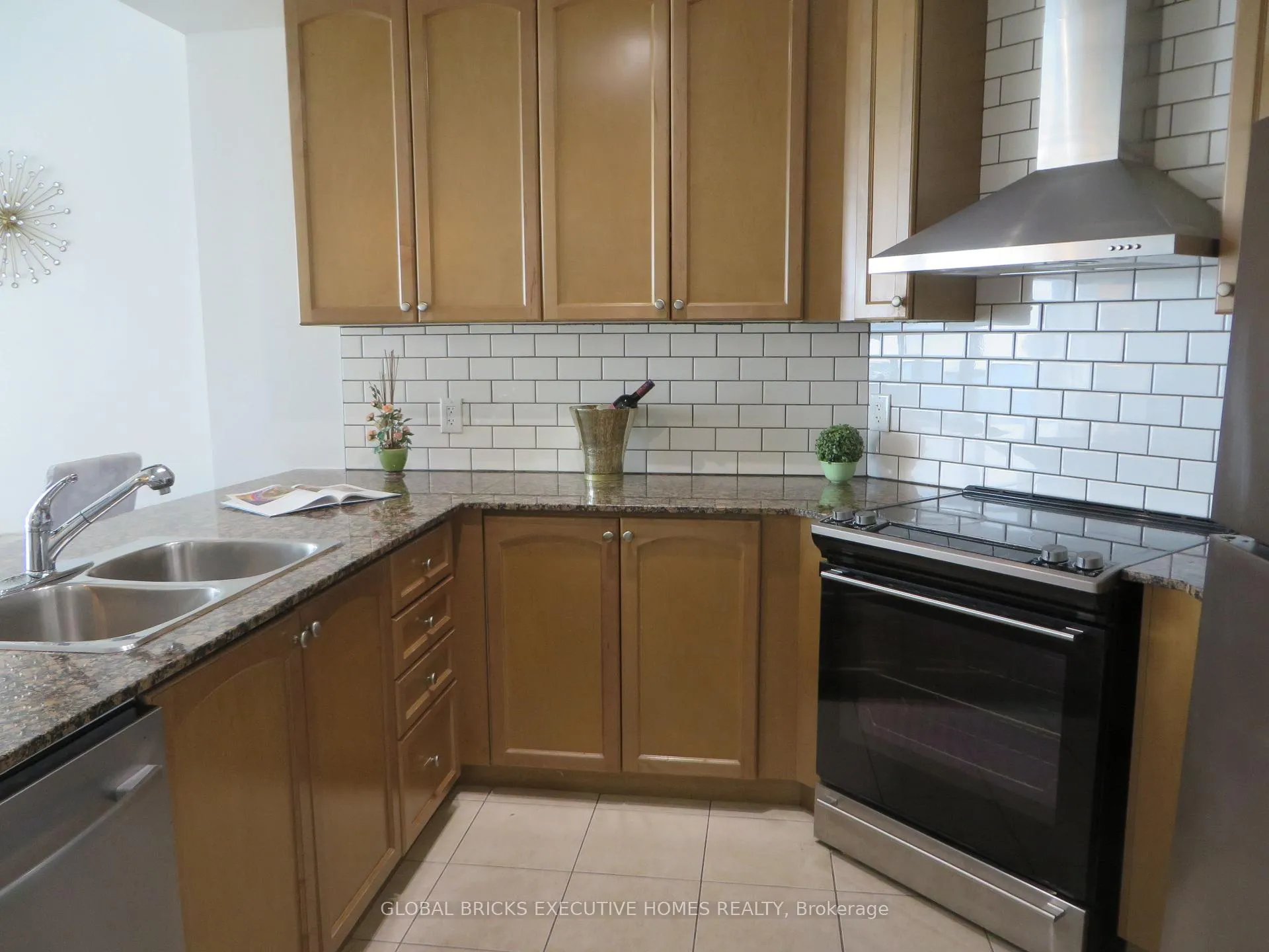 Photo 11 of Unit 2504, 80 Absolute Avenue, Mississauga, City Centre — HOMEH