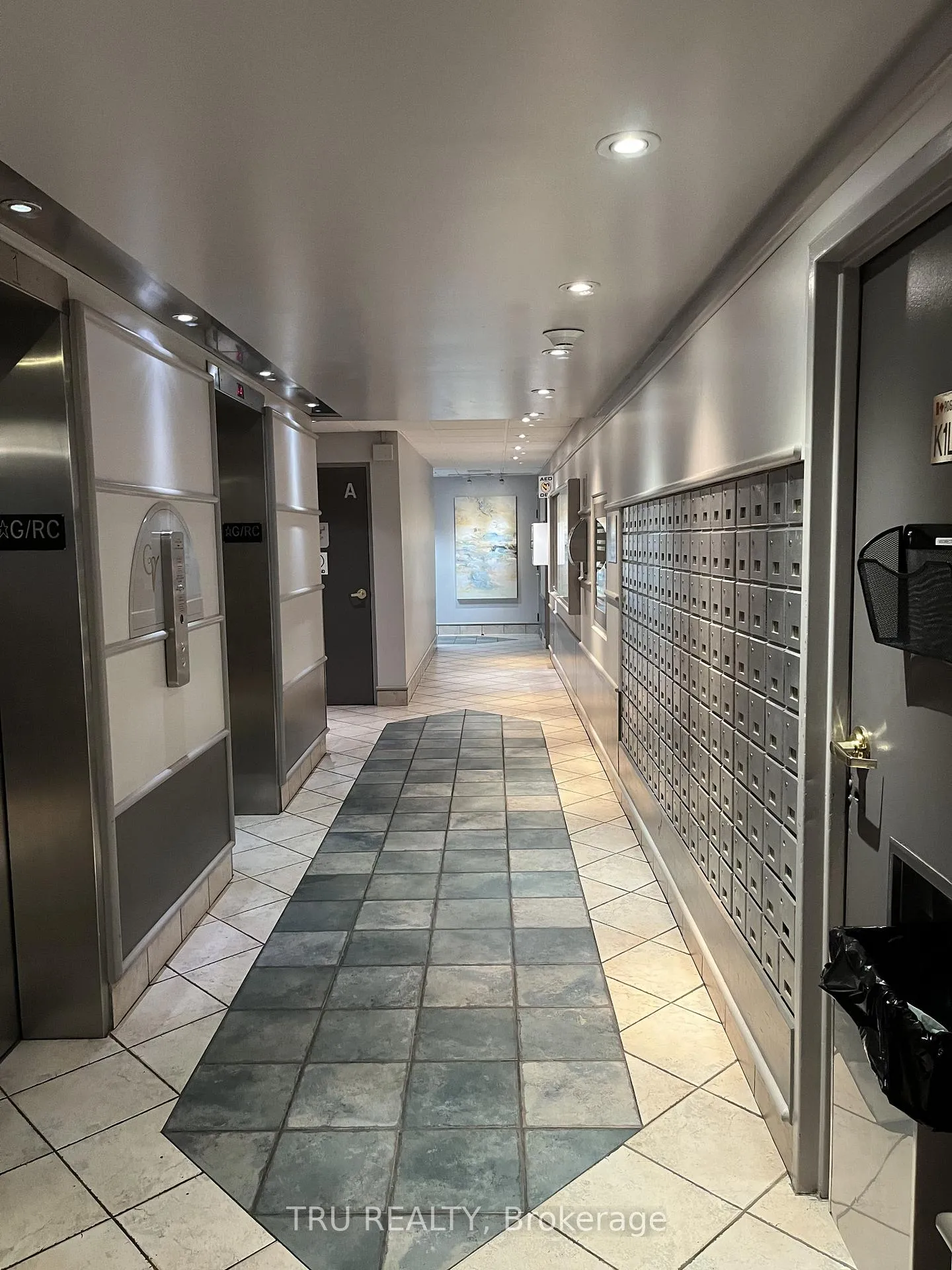 Photo 3 of Unit PH6, 158C Mcarthur Avenue, Ottawa, Vanier — HOMEH
