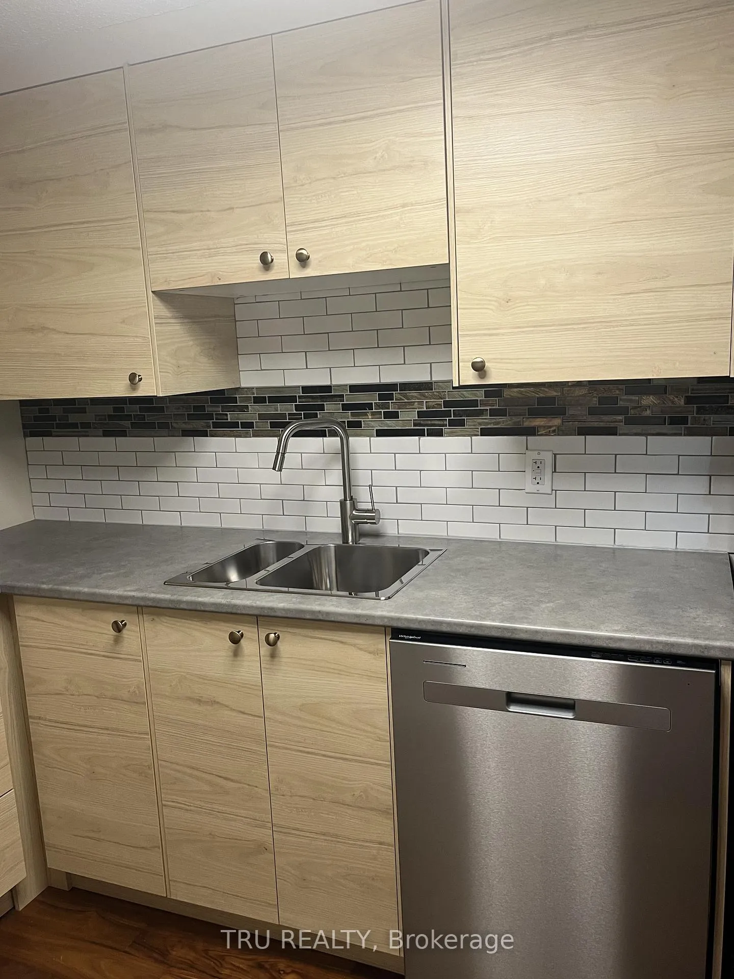 Photo 6 of Unit PH6, 158C Mcarthur Avenue, Ottawa, Vanier — HOMEH