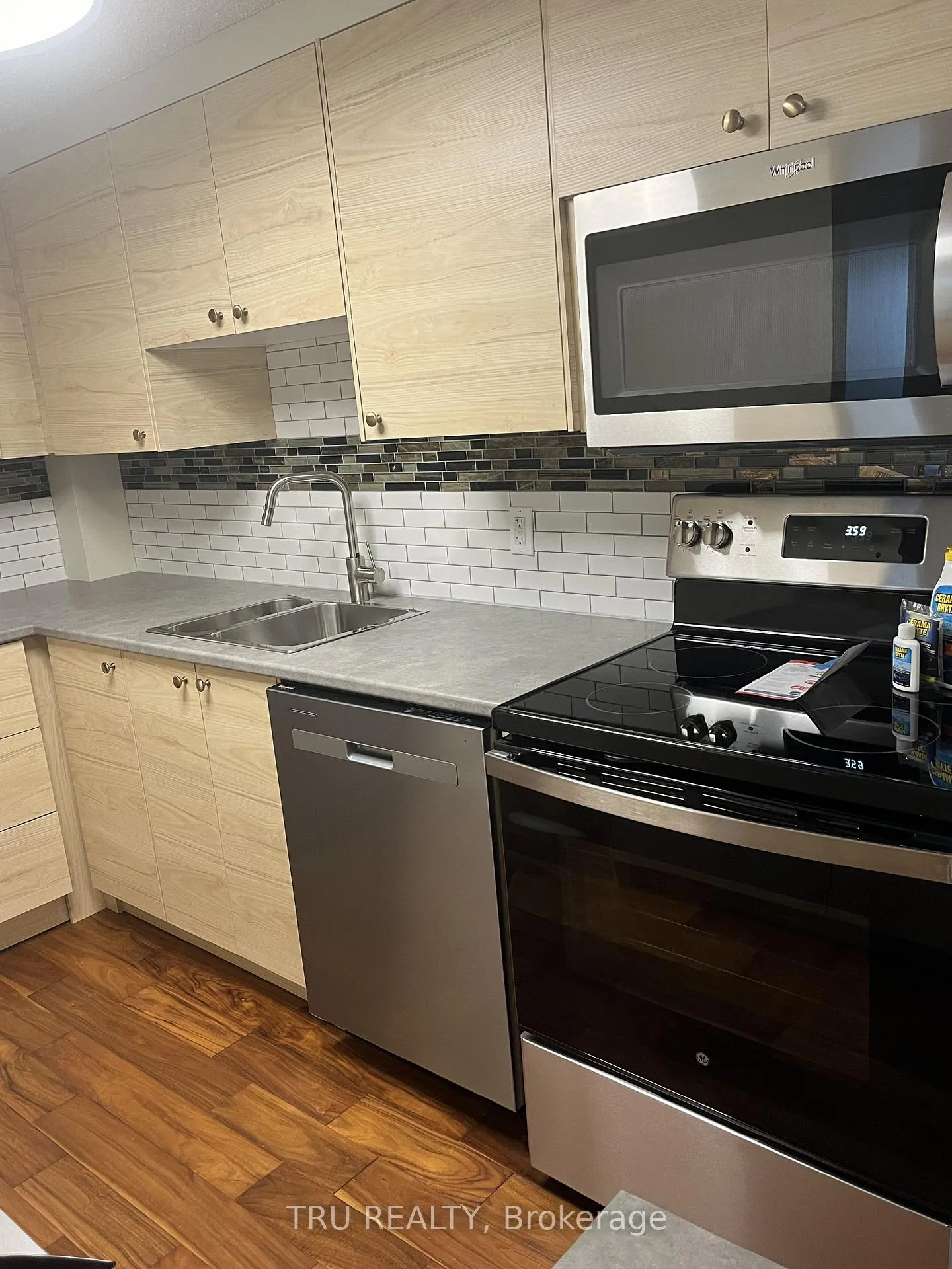 Photo 8 of Unit PH6, 158C Mcarthur Avenue, Ottawa, Vanier — HOMEH