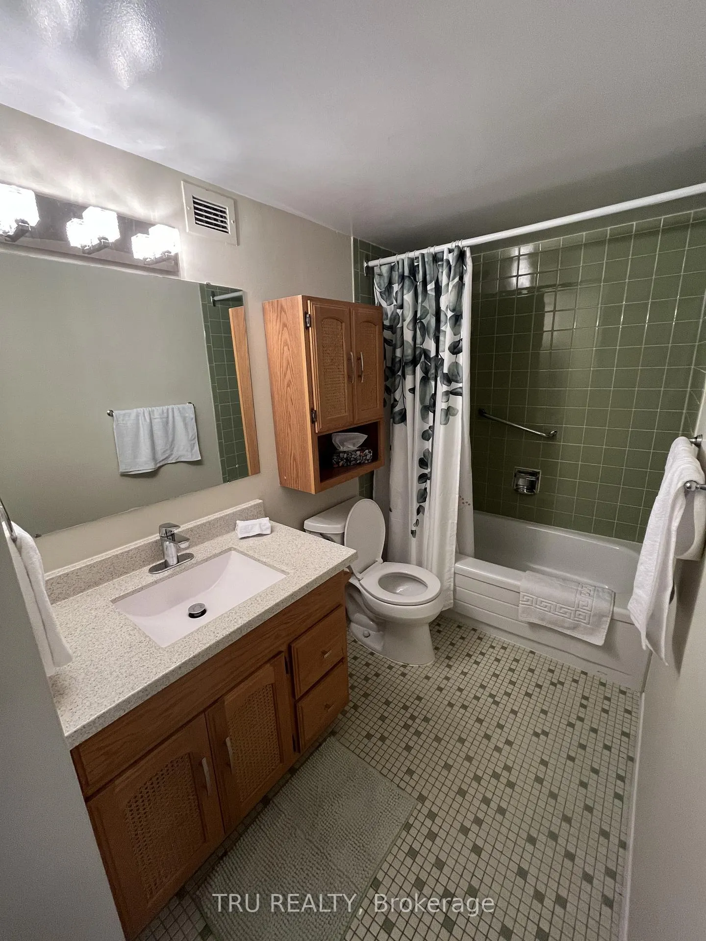Photo 13 of Unit PH6, 158C Mcarthur Avenue, Ottawa, Vanier — HOMEH