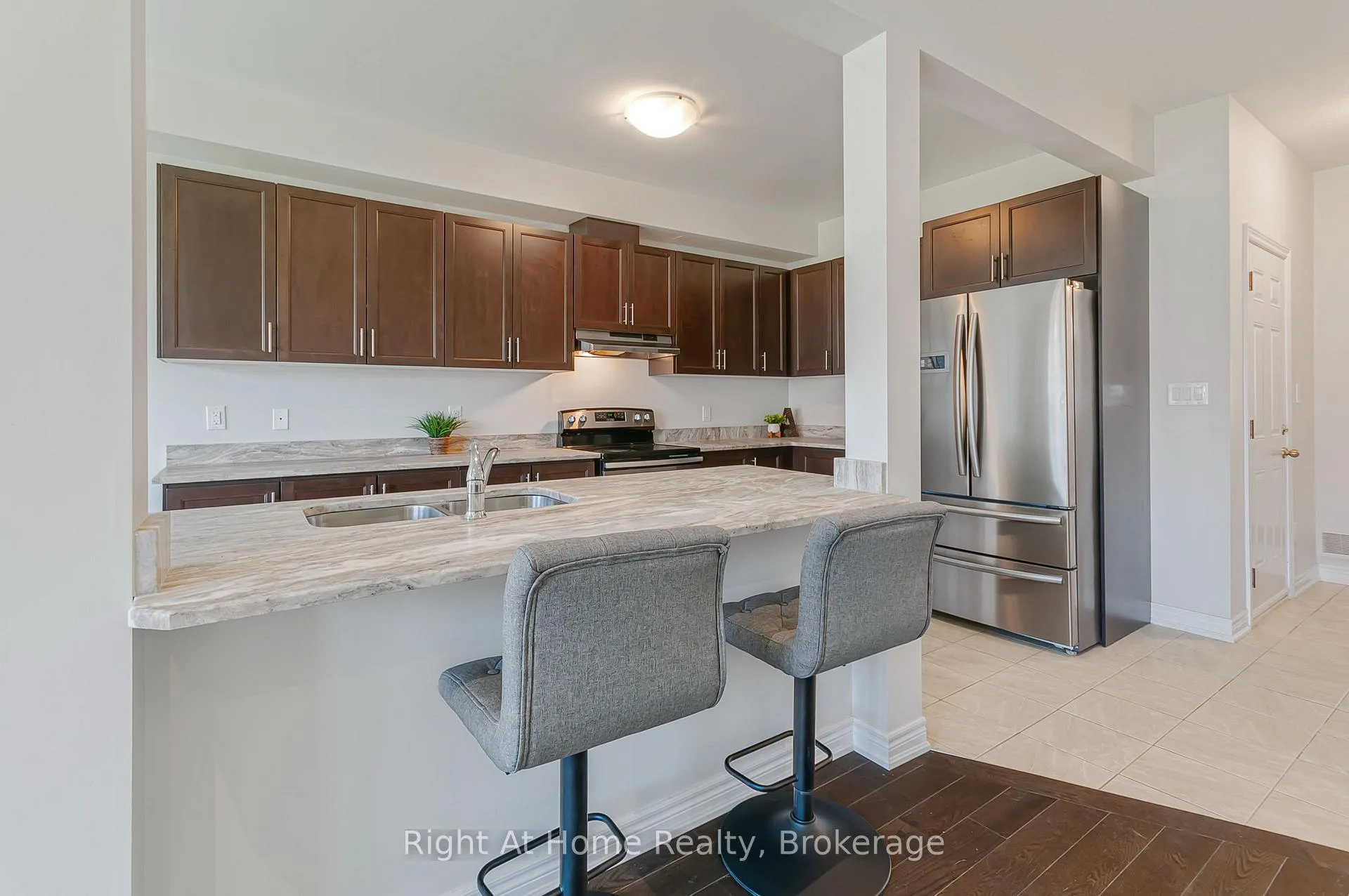 Photo 6 of 9 Callon Drive, Hamilton, Meadowlands — HOMEH