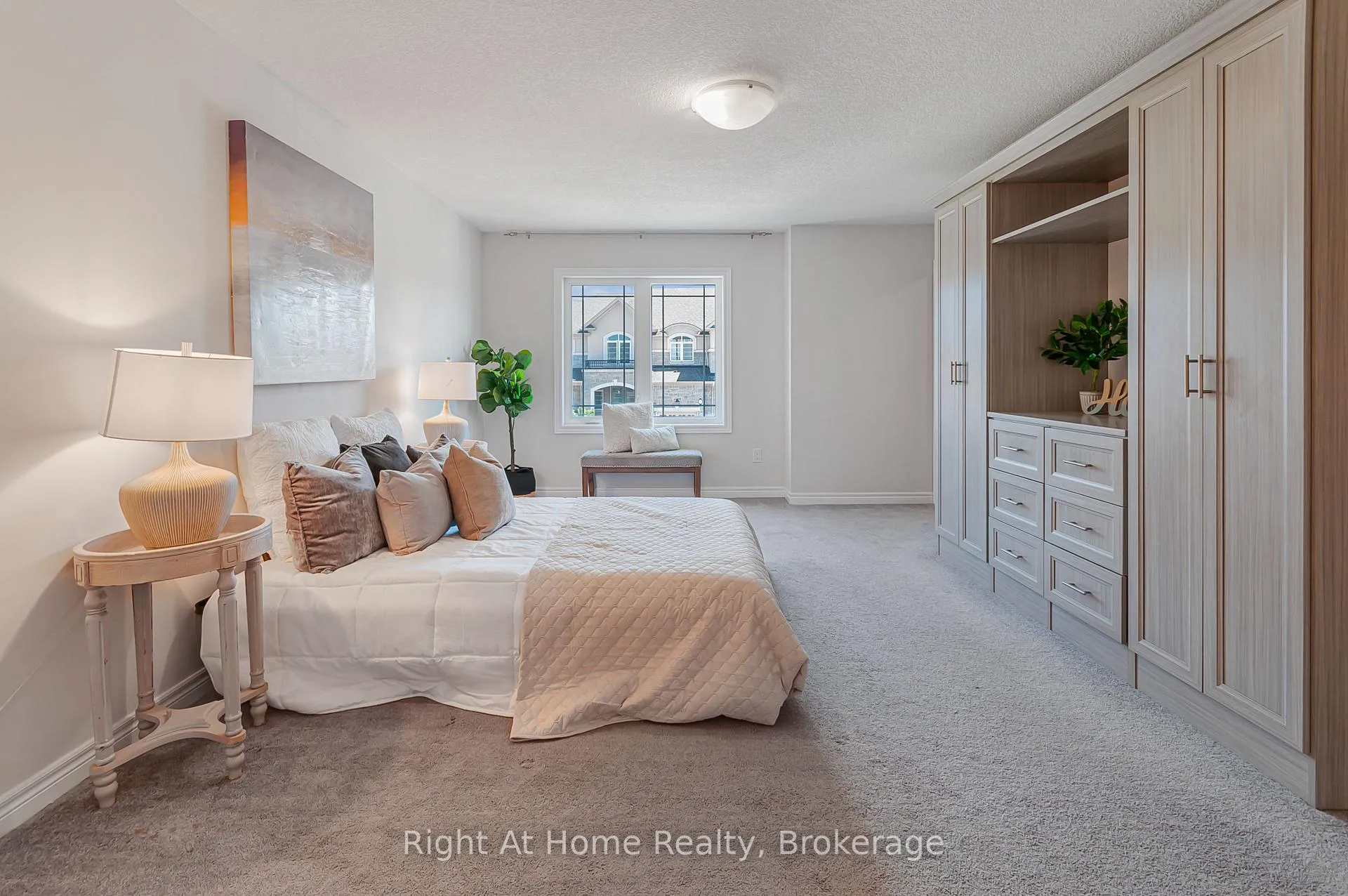 Photo 11 of 9 Callon Drive, Hamilton, Meadowlands — HOMEH