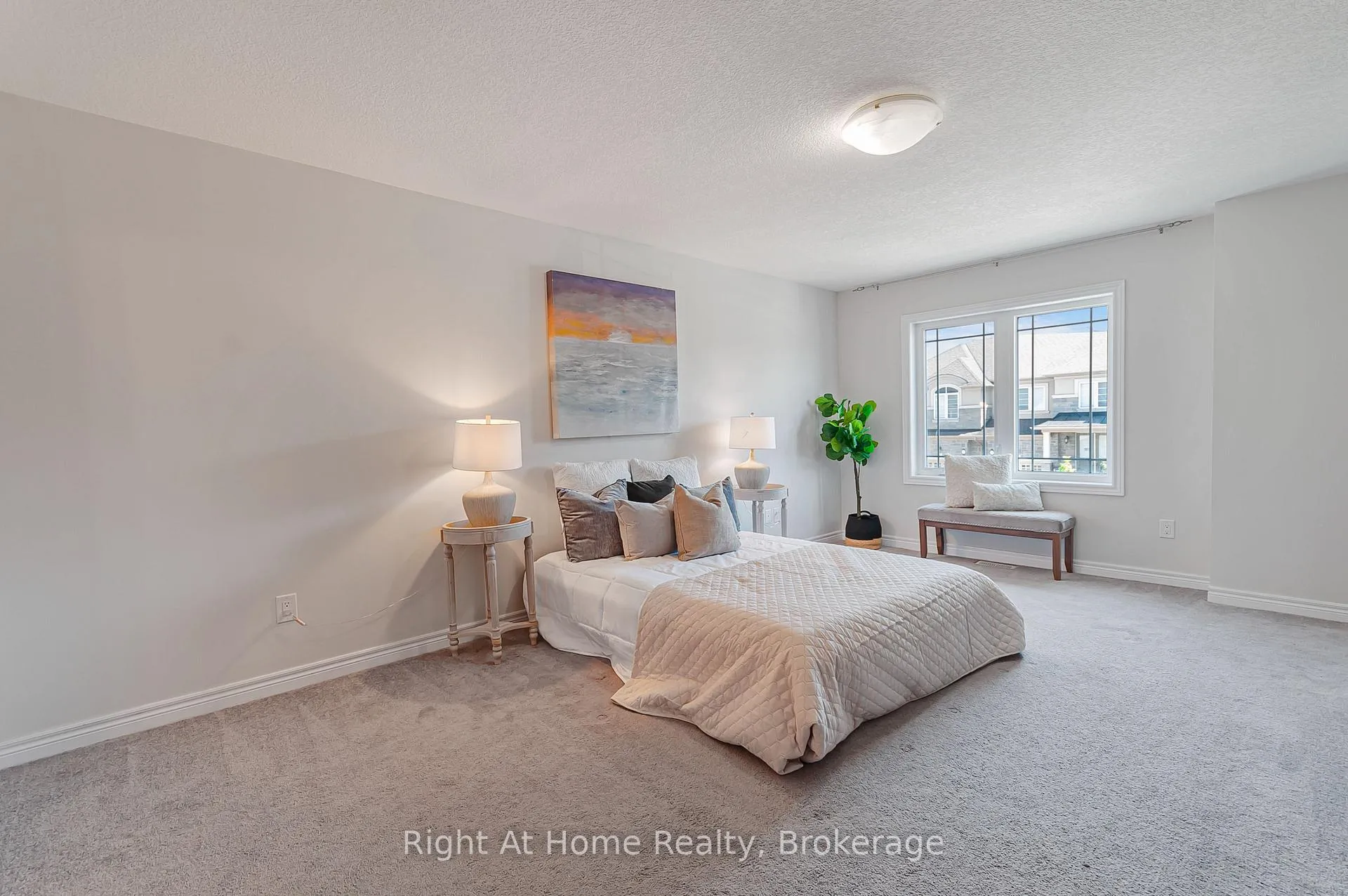 Photo 12 of 9 Callon Drive, Hamilton, Meadowlands — HOMEH