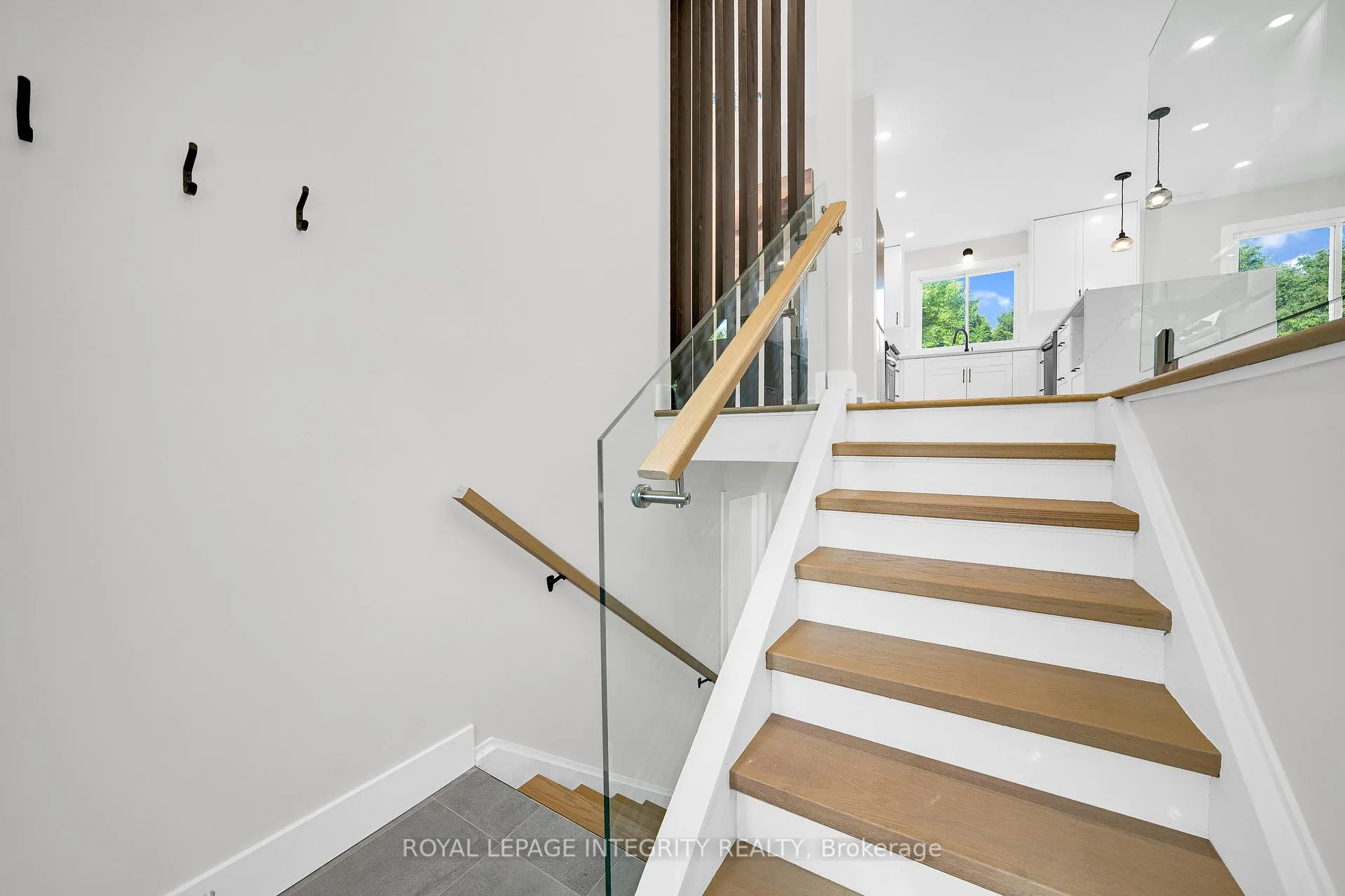 Photo 4 of 53 Overlake Drive, Ottawa, Borden Farm/Stewart Farm/Carleton Heights/Parkwood Hills — HOMEH