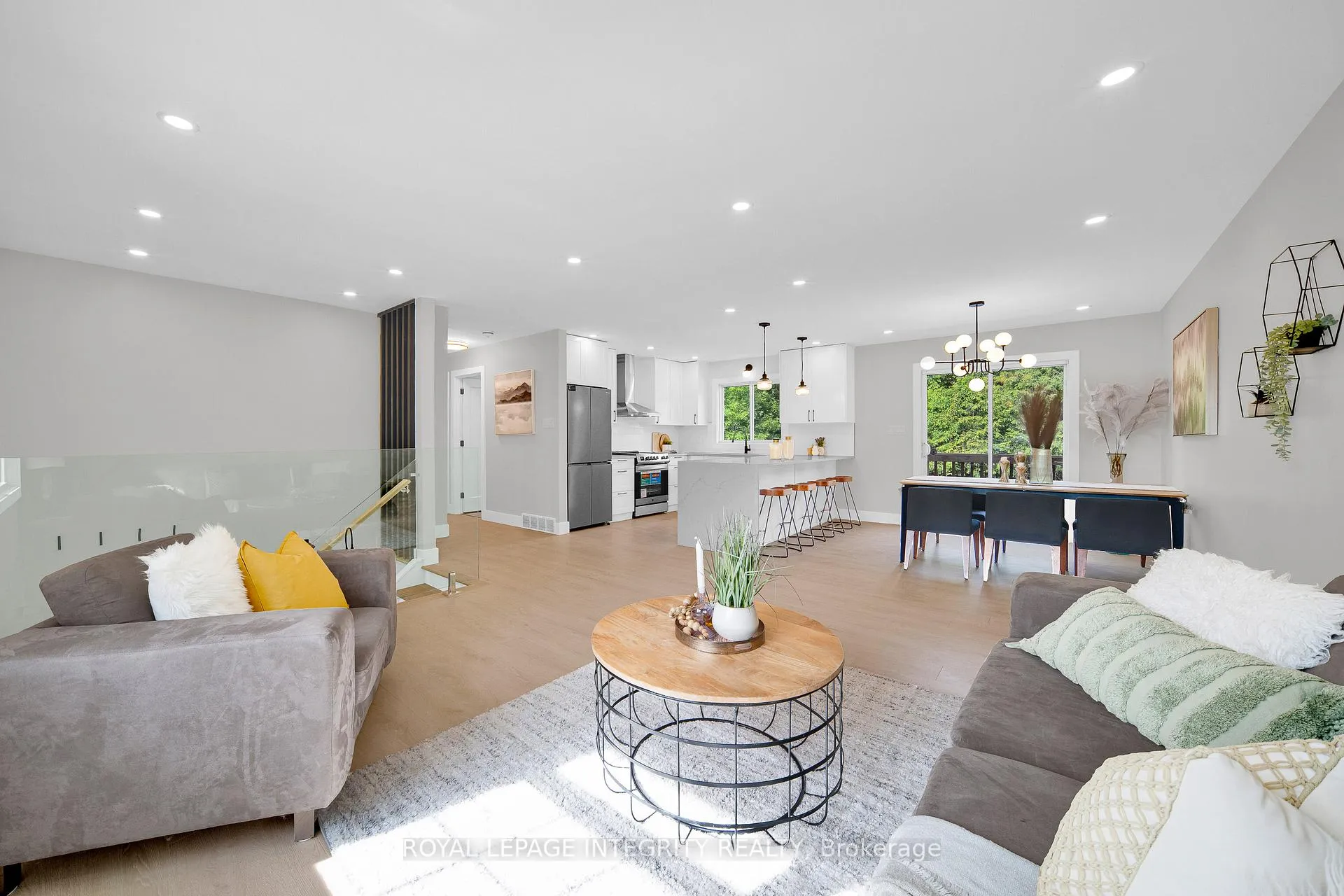 Photo 7 of 53 Overlake Drive, Ottawa, Borden Farm/Stewart Farm/Carleton Heights/Parkwood Hills — HOMEH