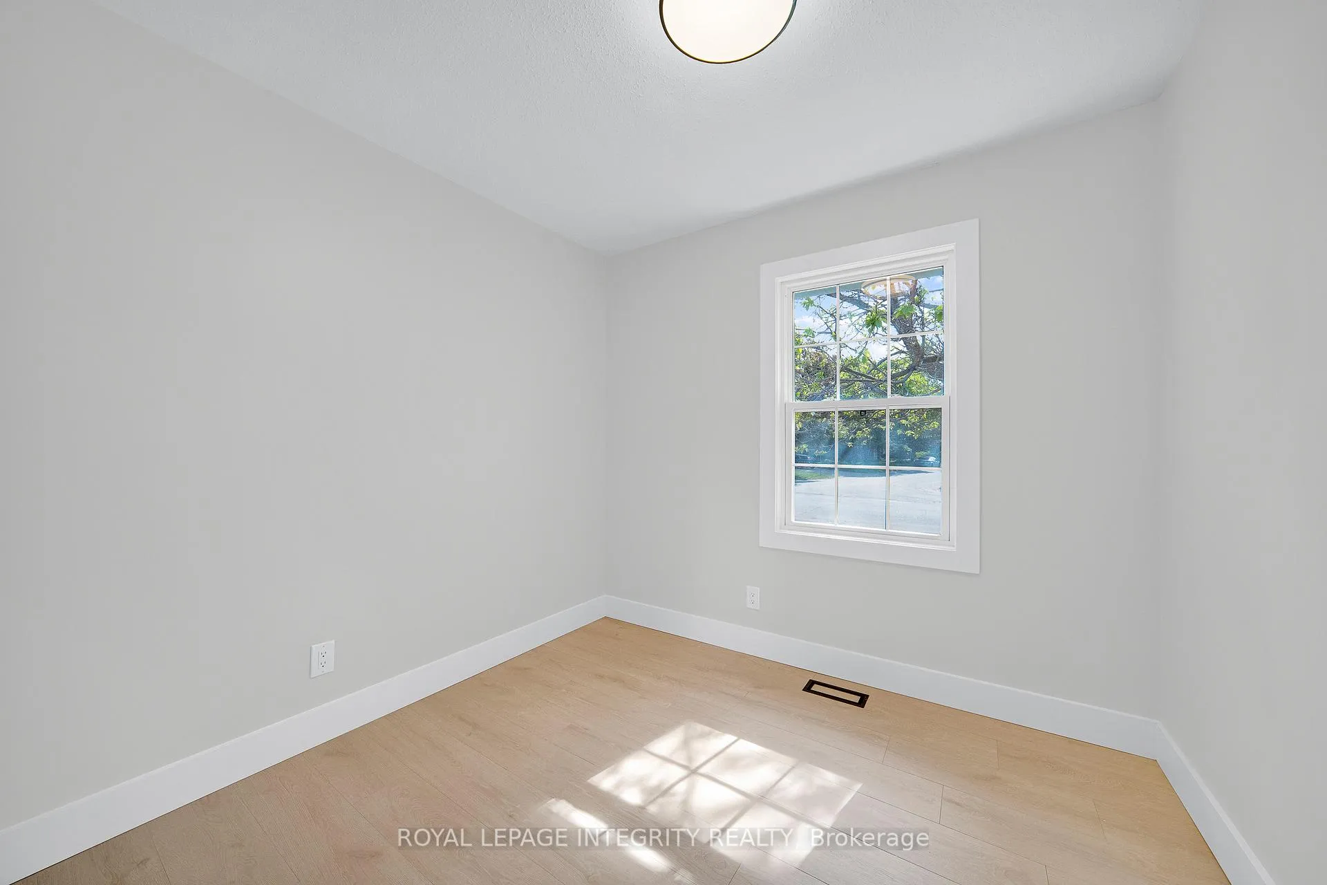 Photo 31 of 53 Overlake Drive, Ottawa, Borden Farm/Stewart Farm/Carleton Heights/Parkwood Hills — HOMEH