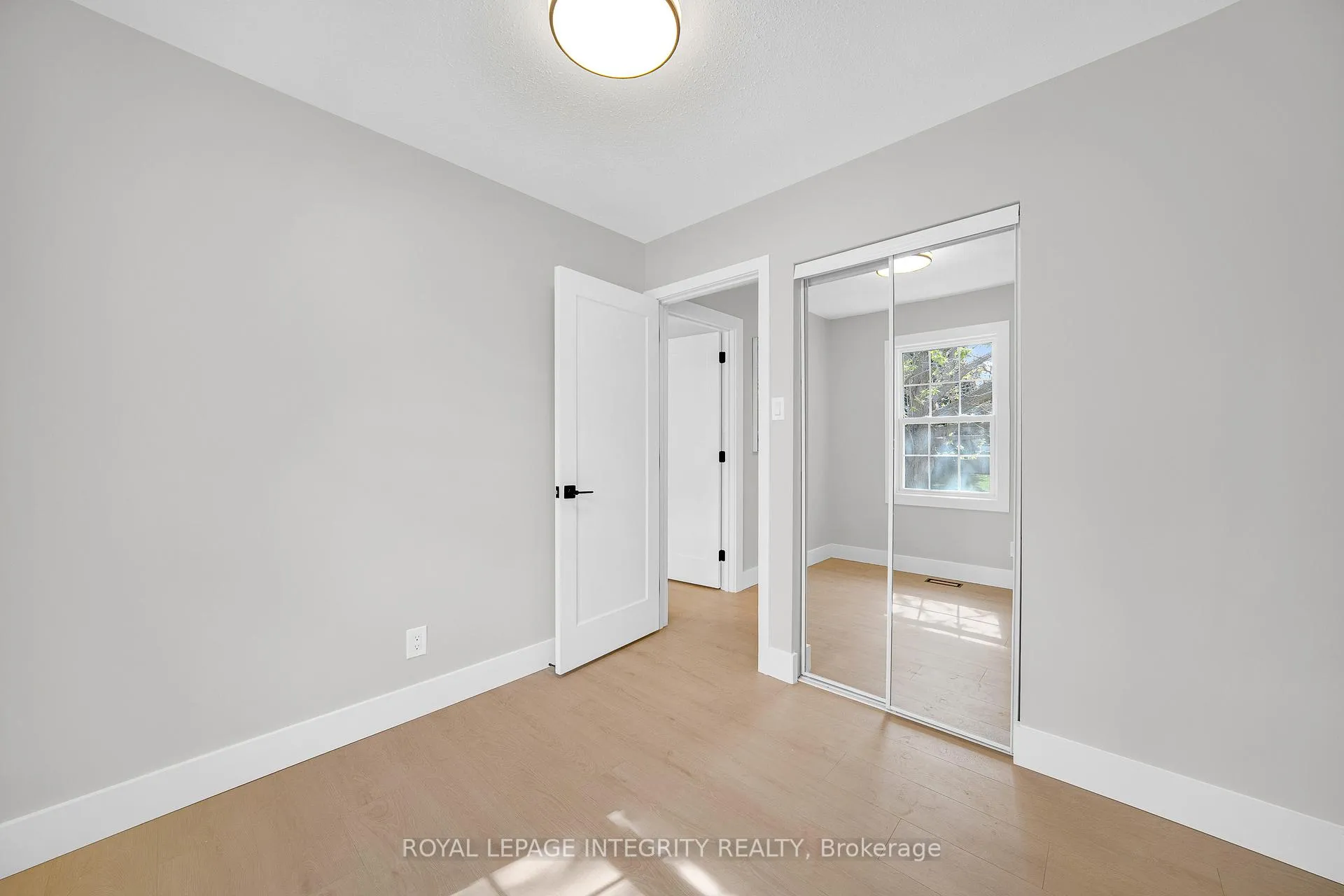 Photo 32 of 53 Overlake Drive, Ottawa, Borden Farm/Stewart Farm/Carleton Heights/Parkwood Hills — HOMEH