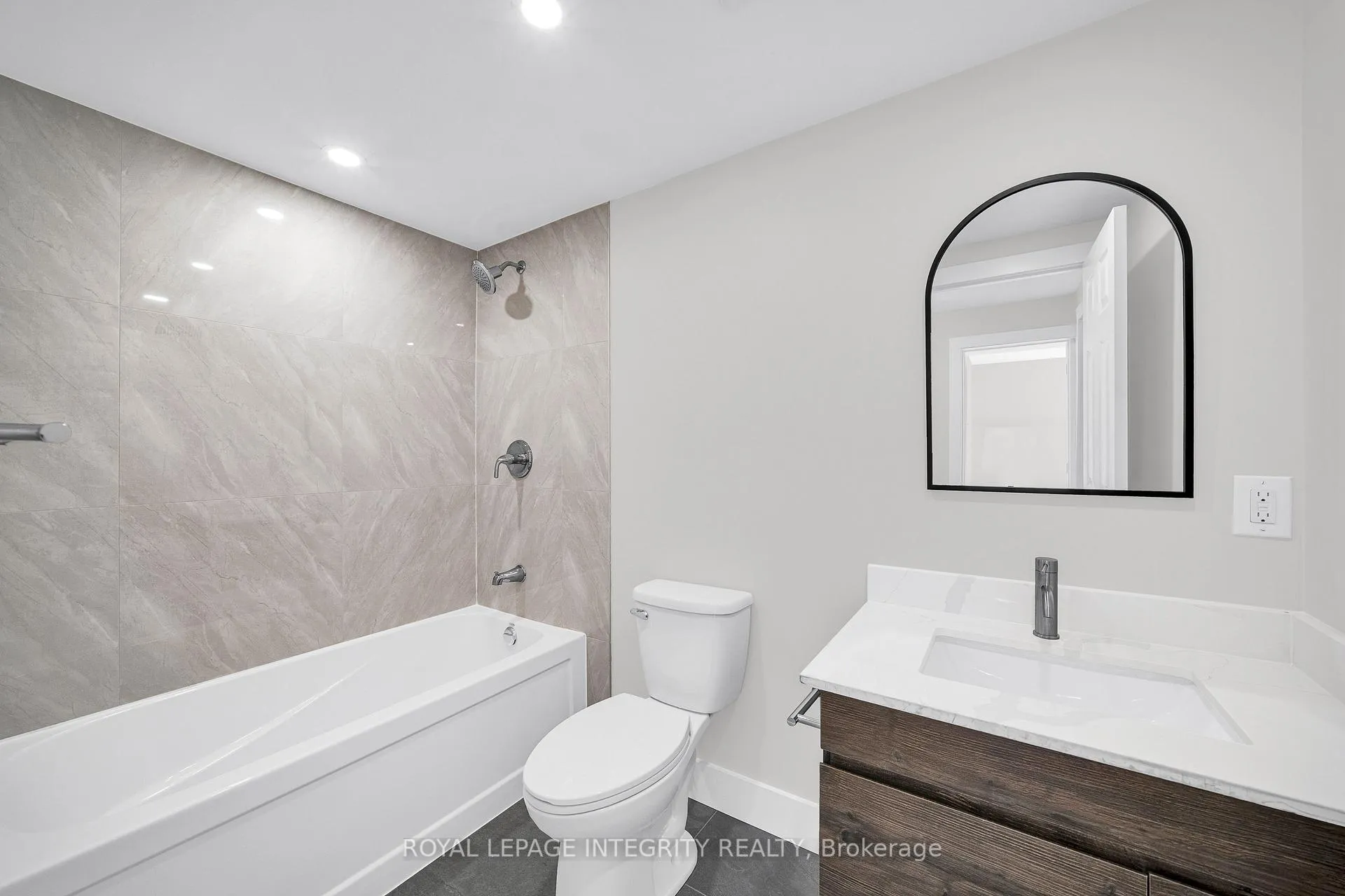 Photo 37 of 53 Overlake Drive, Ottawa, Borden Farm/Stewart Farm/Carleton Heights/Parkwood Hills — HOMEH