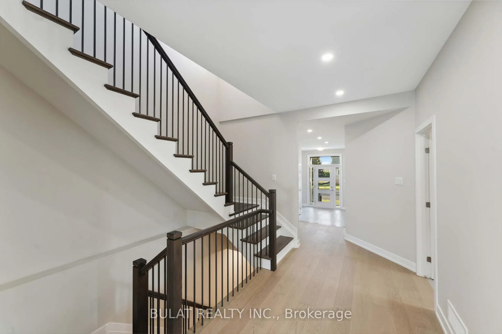 Photo 3 of 1357 Kitchener Avenue, Ottawa, Ellwood — HOMEH
