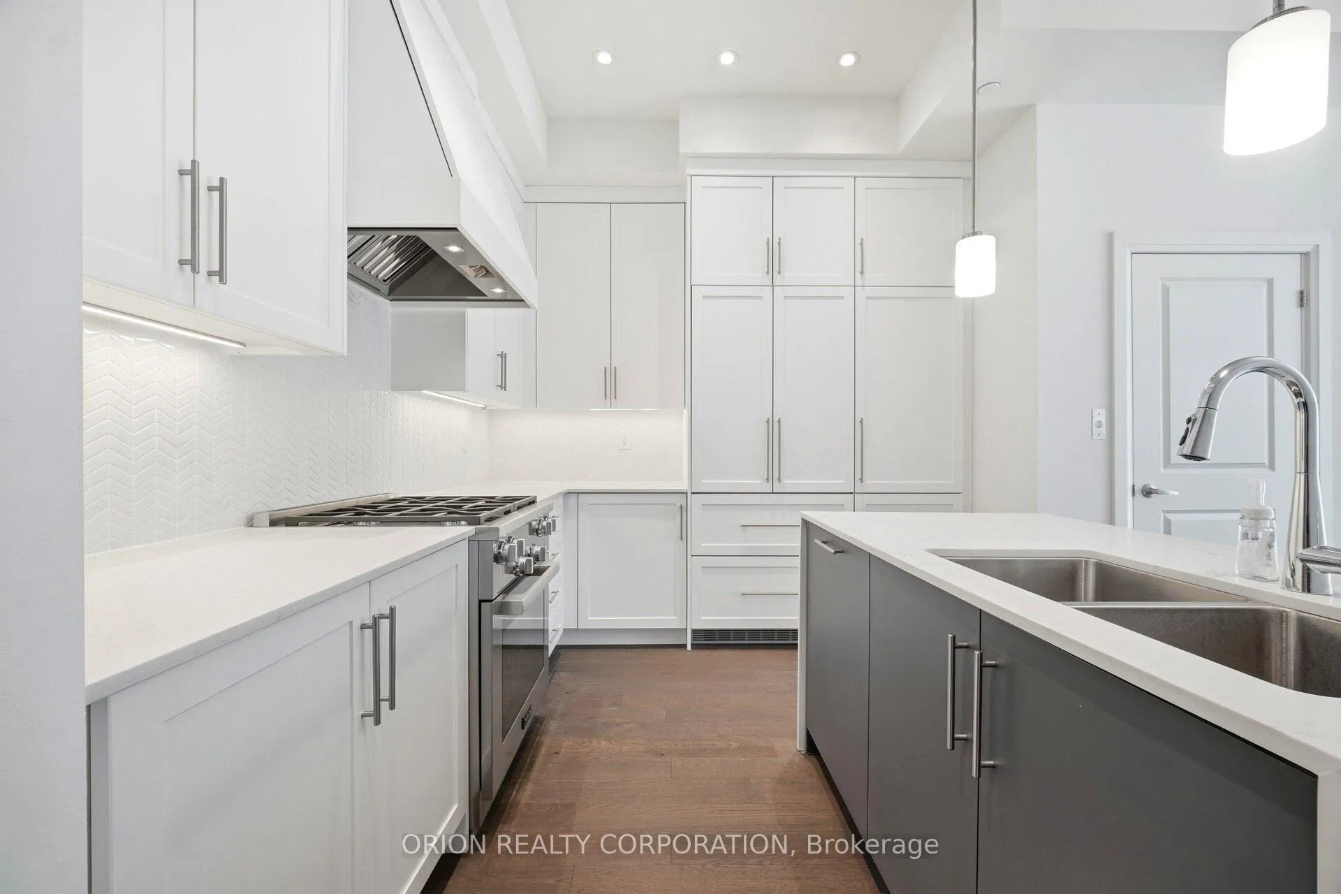 Photo 11 of Unit 6, 95 Brookfield Road, Oakville, Central — HOMEH