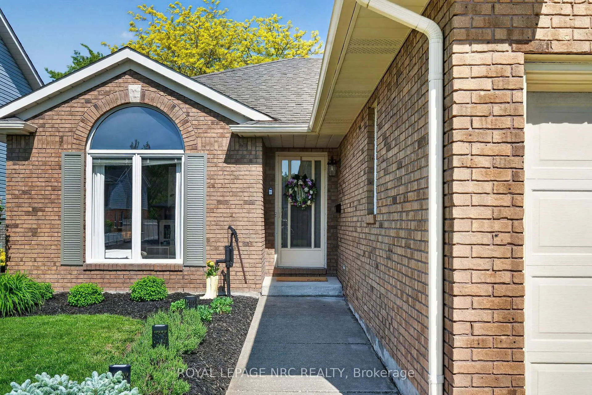Photo 3 of 247 Northwood Drive, Welland, N. Welland — HOMEH
