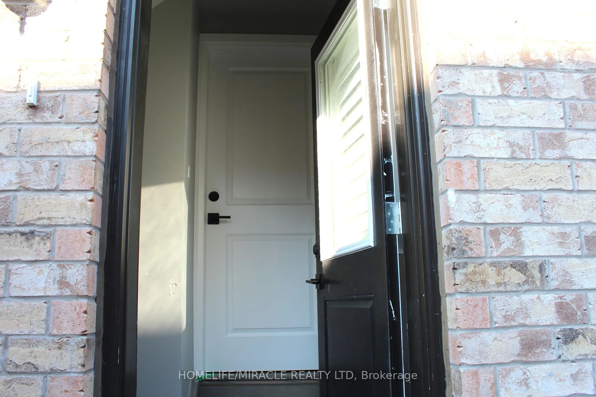 Photo 4 of 35 Merrimac Drive, Brampton, Bram West — HOMEH