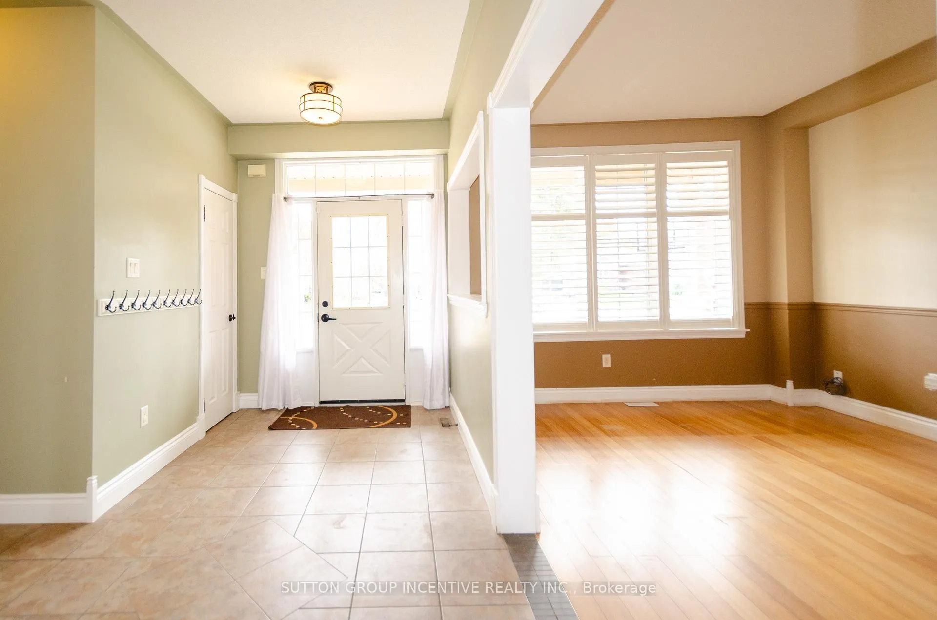 Photo 2 of Unit UPPER, 38 Harwood Drive, Barrie, Painswick North — HOMEH
