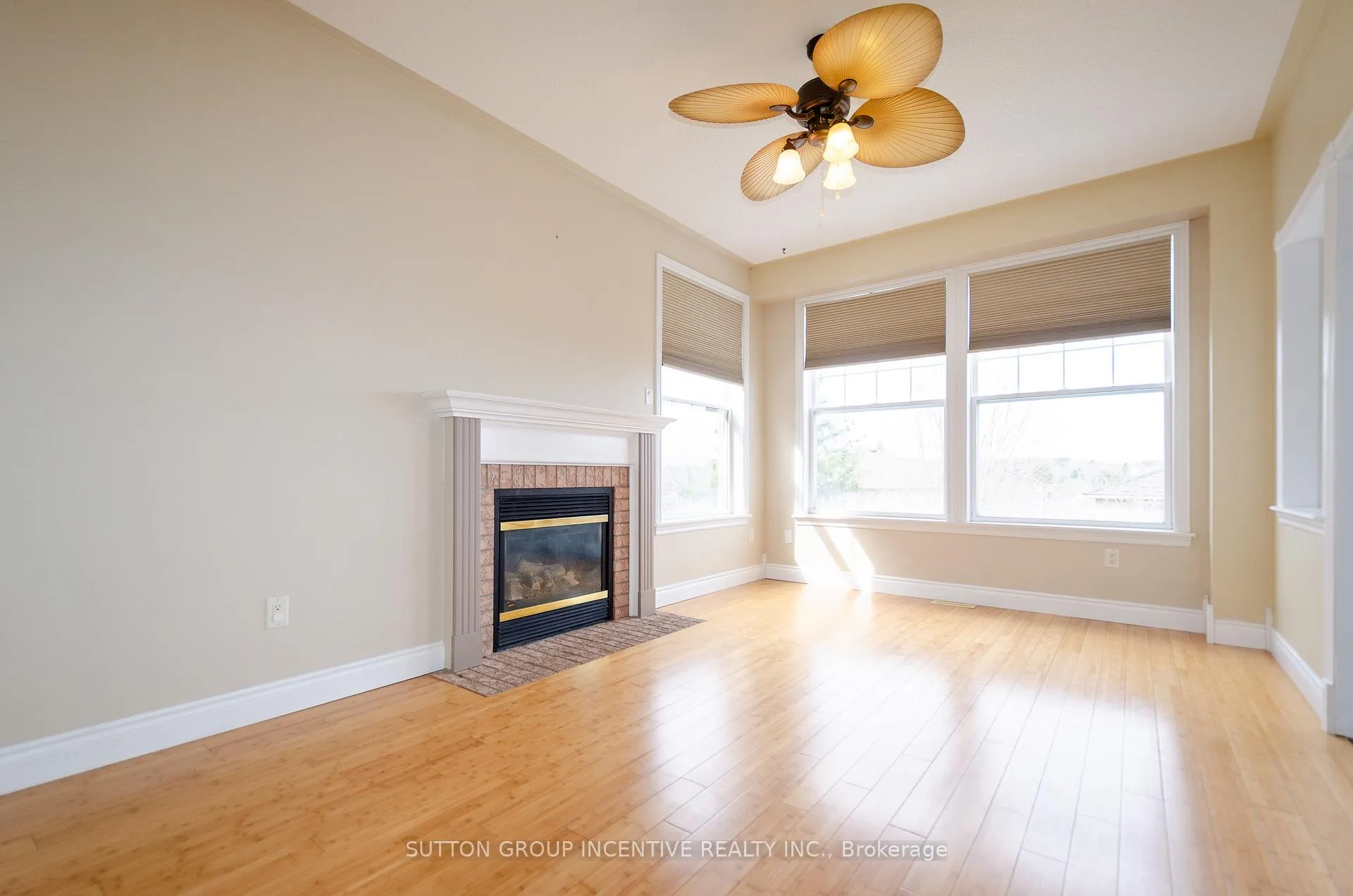 Photo 5 of Unit UPPER, 38 Harwood Drive, Barrie, Painswick North — HOMEH