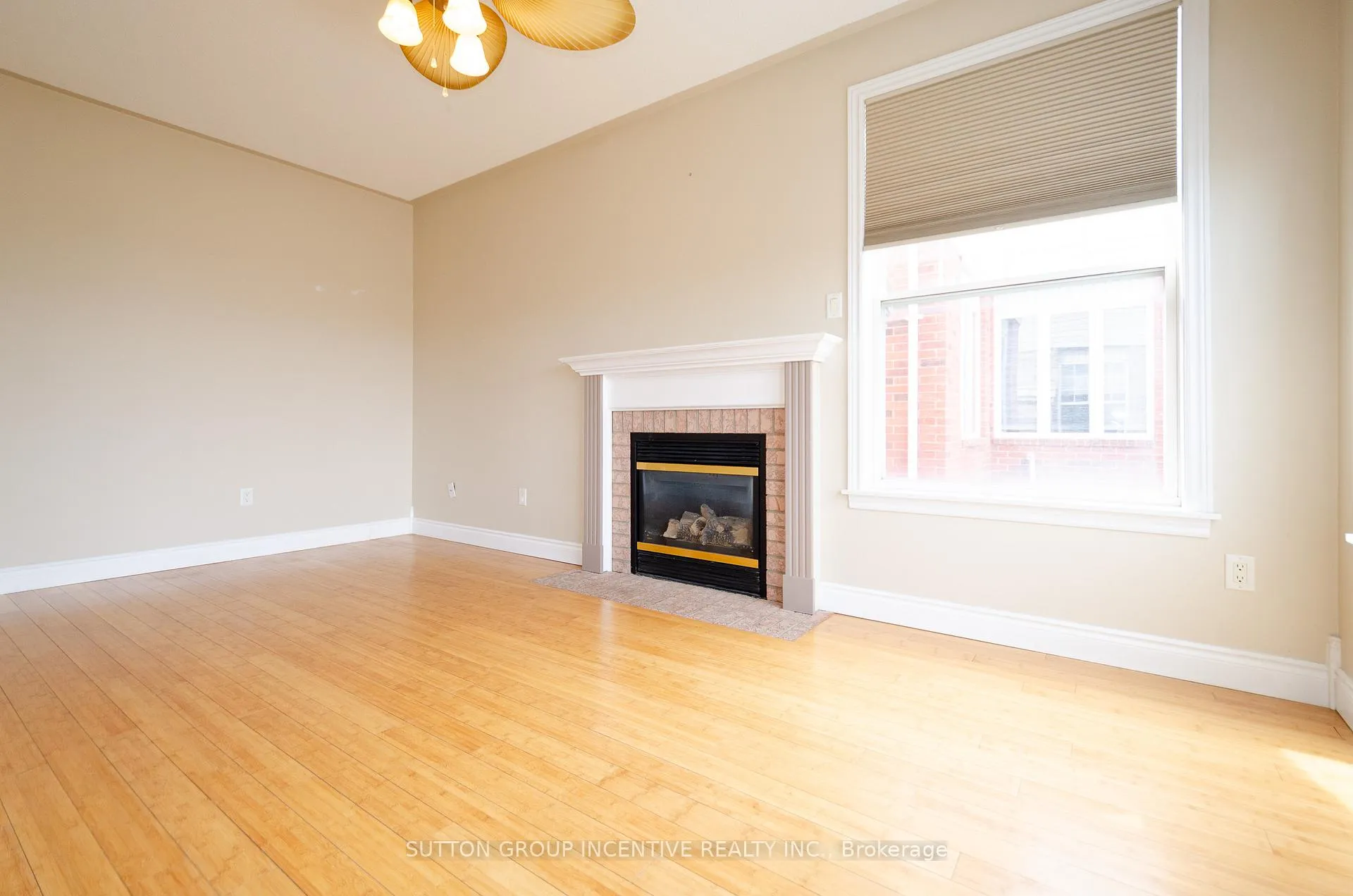 Photo 6 of Unit UPPER, 38 Harwood Drive, Barrie, Painswick North — HOMEH