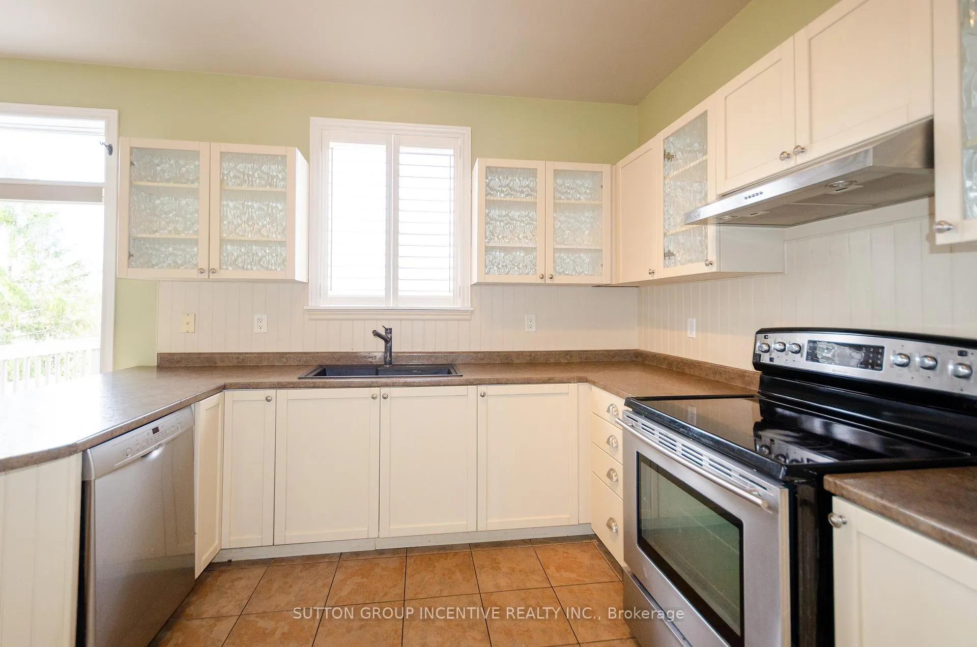Photo 10 of Unit UPPER, 38 Harwood Drive, Barrie, Painswick North — HOMEH