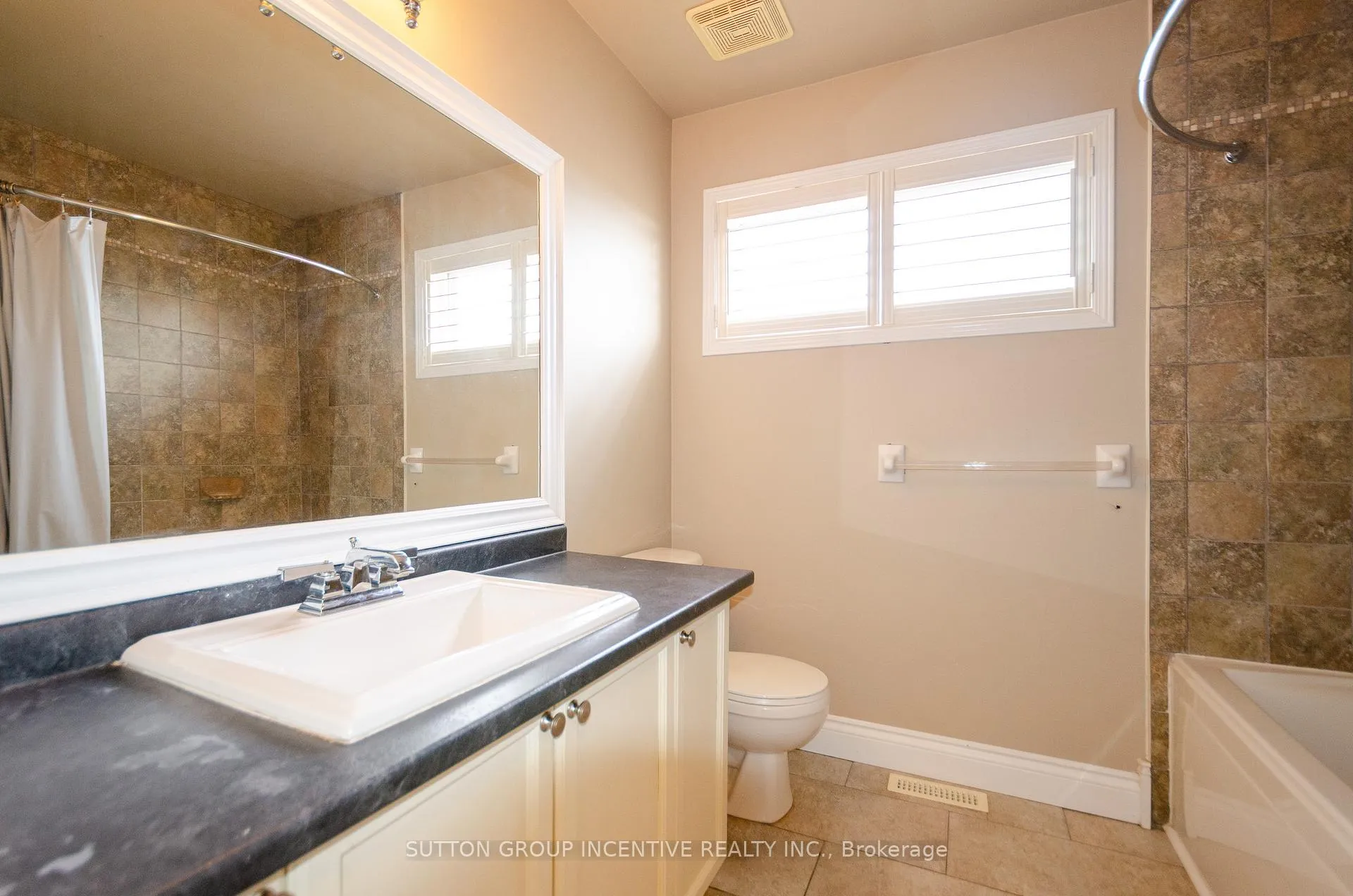 Photo 21 of Unit UPPER, 38 Harwood Drive, Barrie, Painswick North — HOMEH