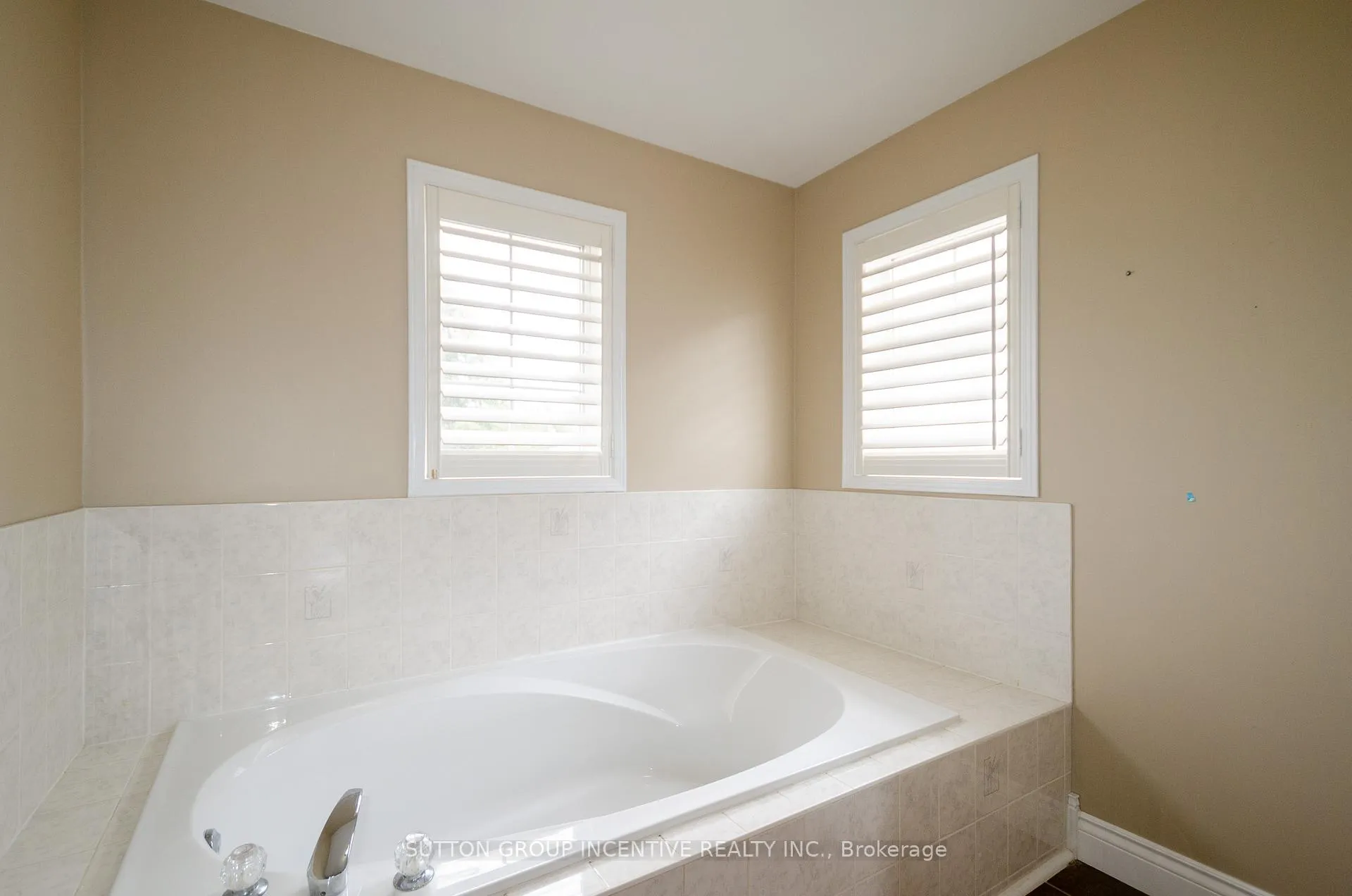 Photo 25 of Unit UPPER, 38 Harwood Drive, Barrie, Painswick North — HOMEH
