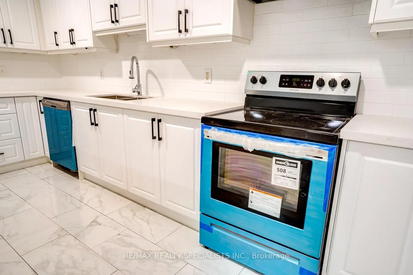 Photo 8 of Unit 1, 4 Garrow Avenue, Toronto, Rockcliffe-Smythe — HOMEH