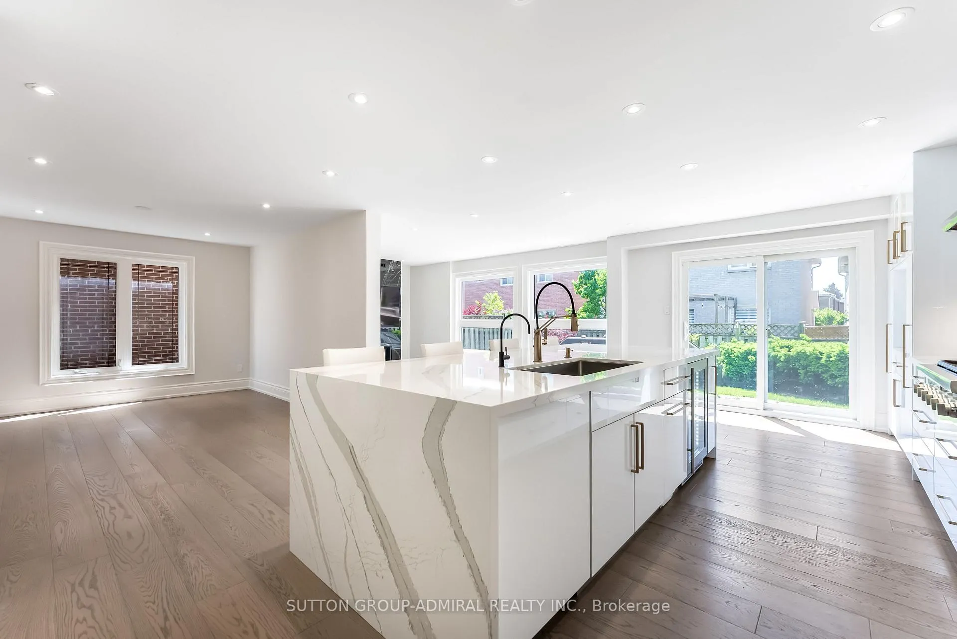 Photo 11 of 79 Brickstone Circle, Vaughan, Brownridge — HOMEH