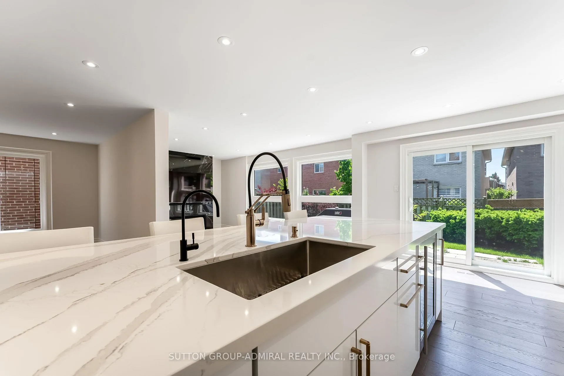 Photo 12 of 79 Brickstone Circle, Vaughan, Brownridge — HOMEH