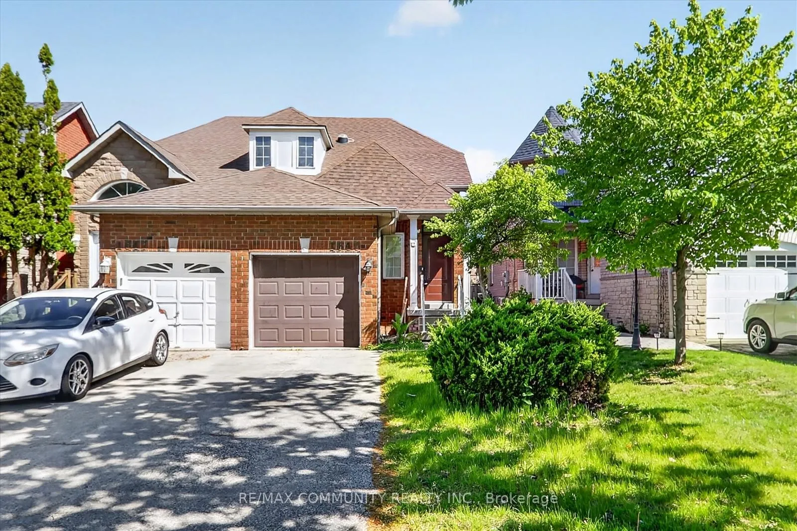 Photo 1 of 1645 Autumn Crescent, Pickering, Amberlea — HOMEH