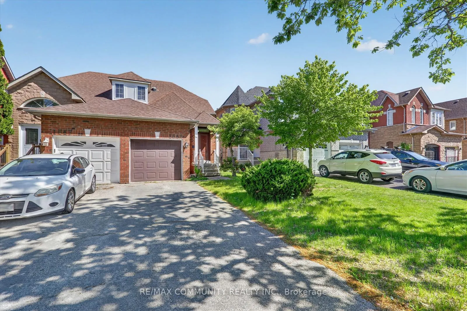 Photo 2 of 1645 Autumn Crescent, Pickering, Amberlea — HOMEH