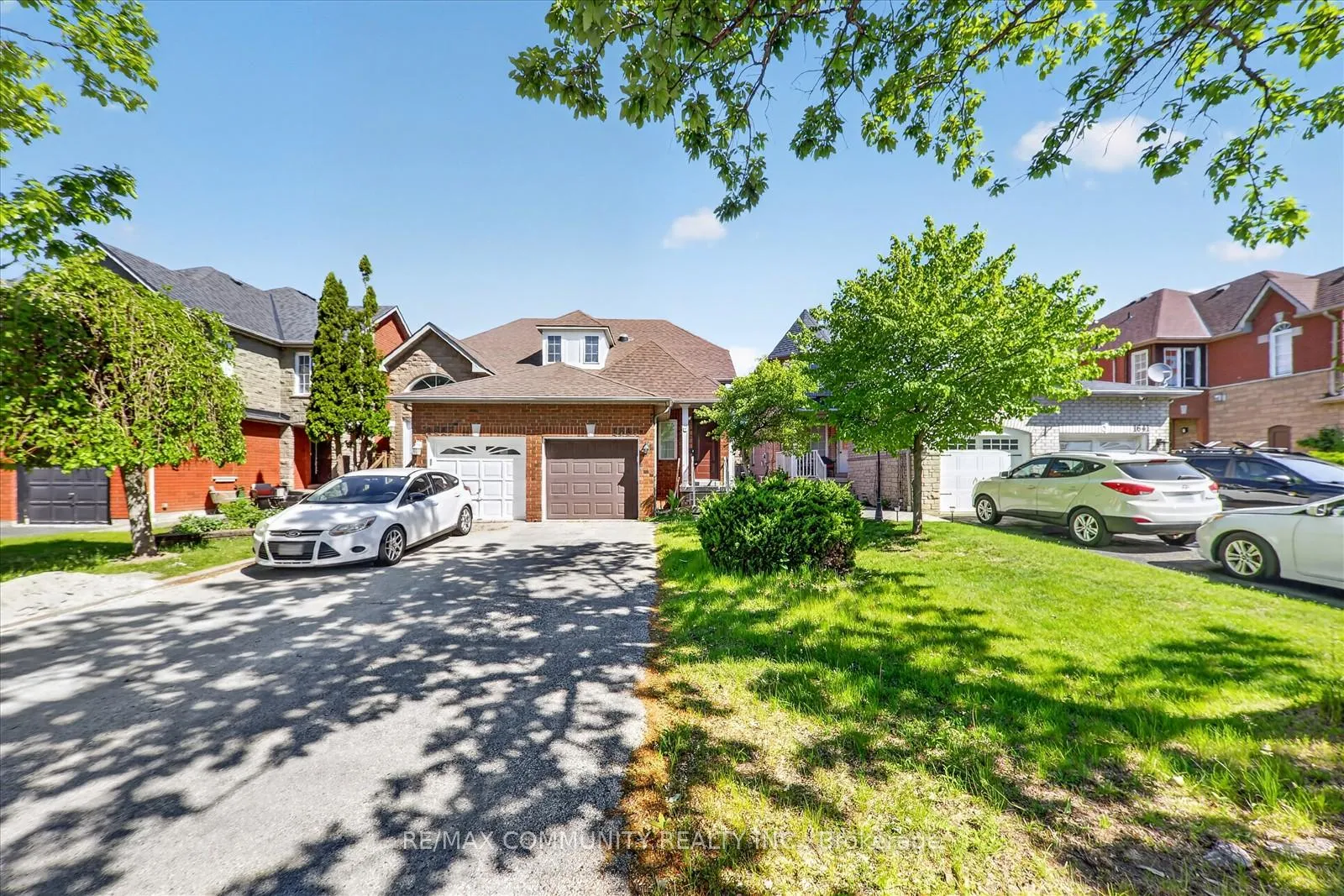 Photo 3 of 1645 Autumn Crescent, Pickering, Amberlea — HOMEH