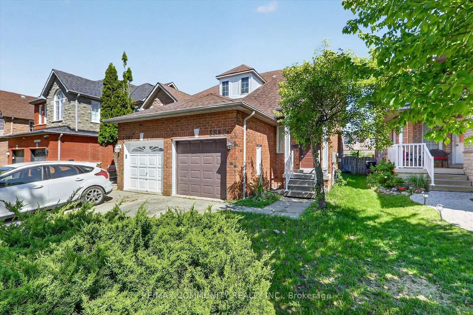 Photo 5 of 1645 Autumn Crescent, Pickering, Amberlea — HOMEH